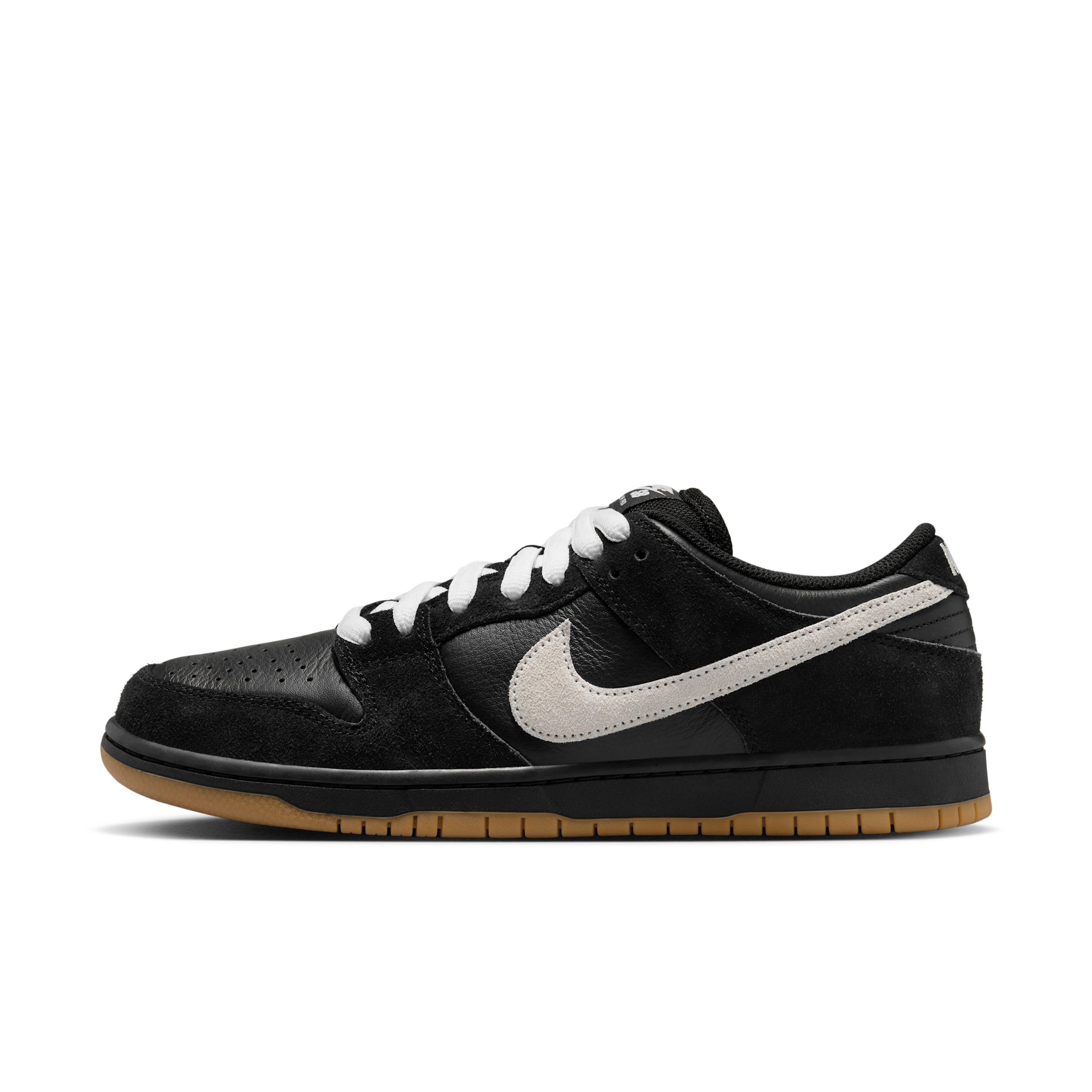 Men's Nike SB Dunk Low Pro Skate Shoes in Black | HF3704-003
