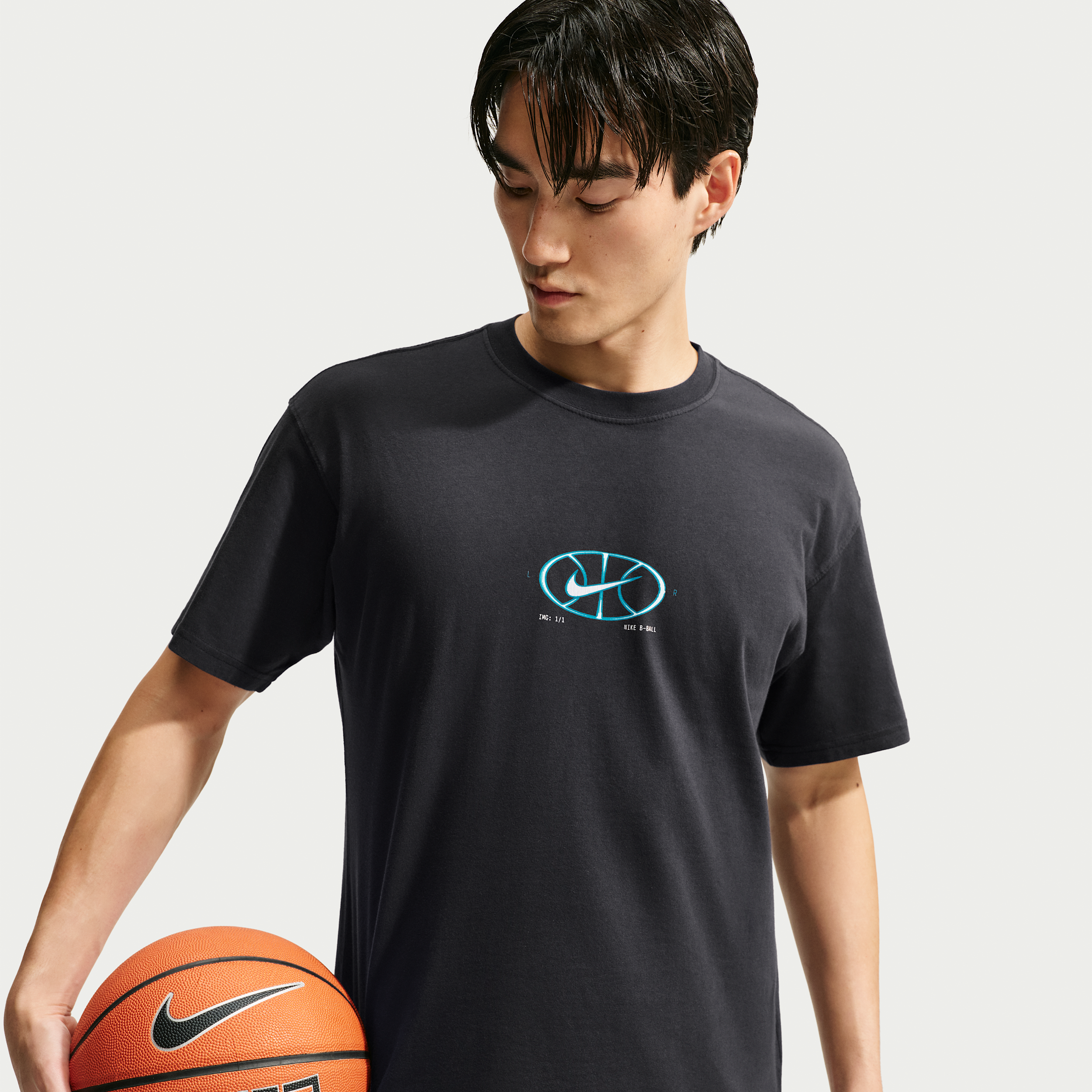 Nike Men's Basketball Graphic T-Shirt, Medium, Black