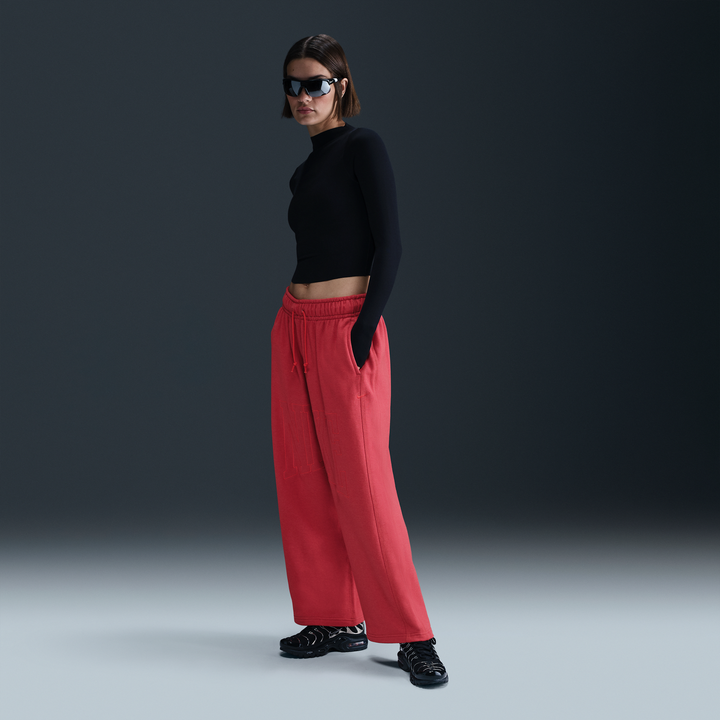 NIKE WOMEN'S SPORTSWEAR MID-RISE OVERSIZED OPEN-HEM FRENCH TERRY PANTS 1015649270