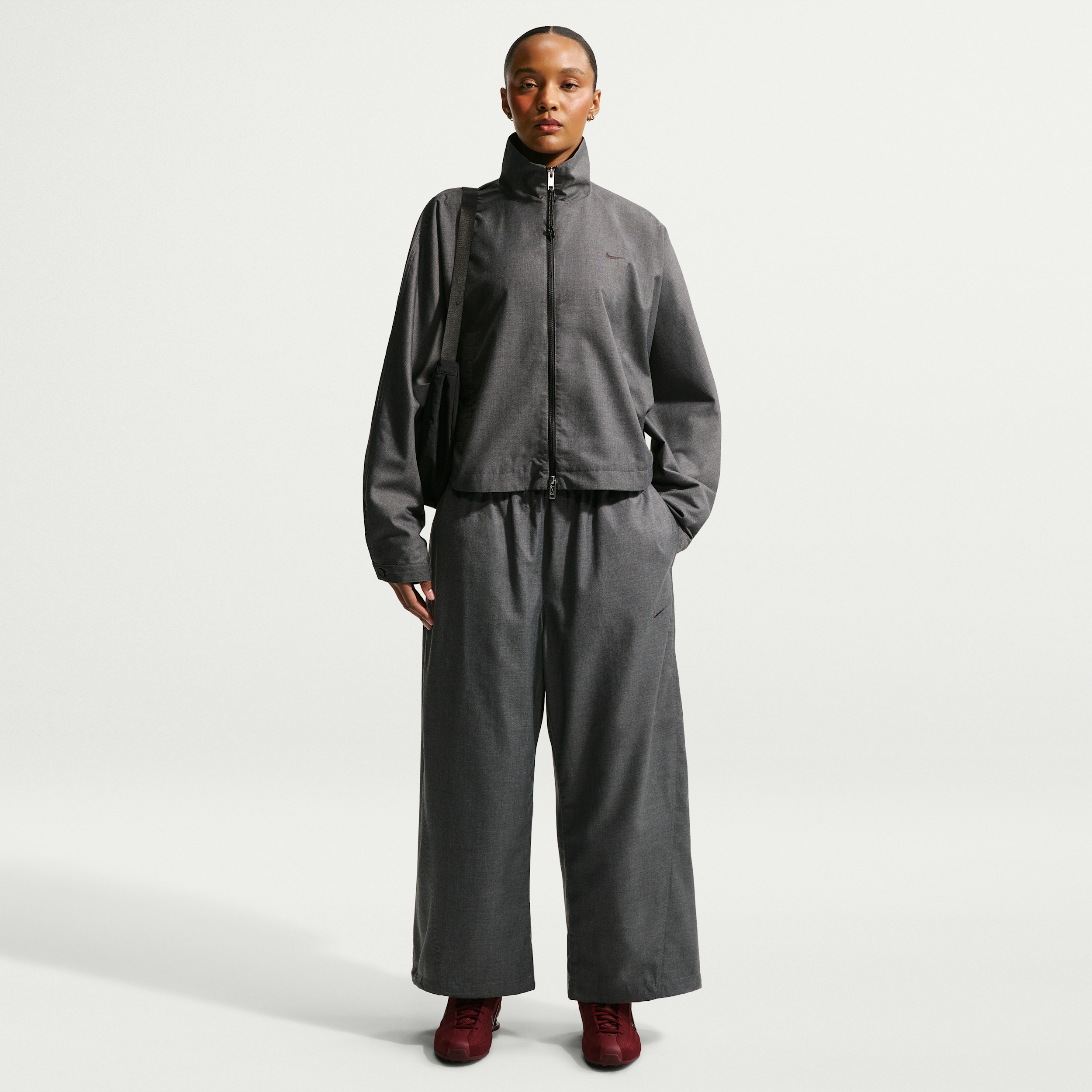 Women's Nike Sportswear Oversized Mid-Rise Woven Pants in Black | IF5453-010