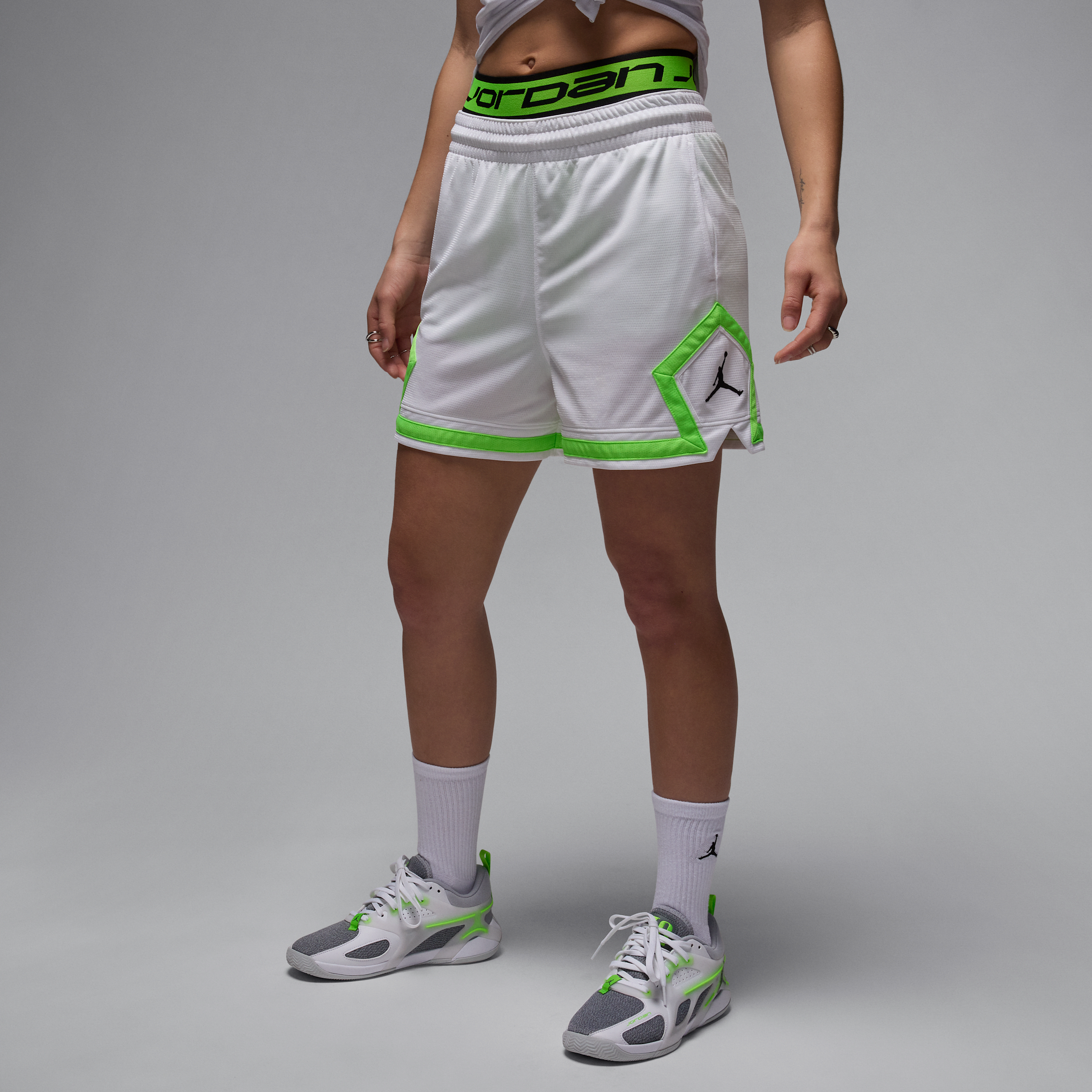 JORDAN WOMEN'S SPORT 4" DIAMOND SHORTS 1015661119