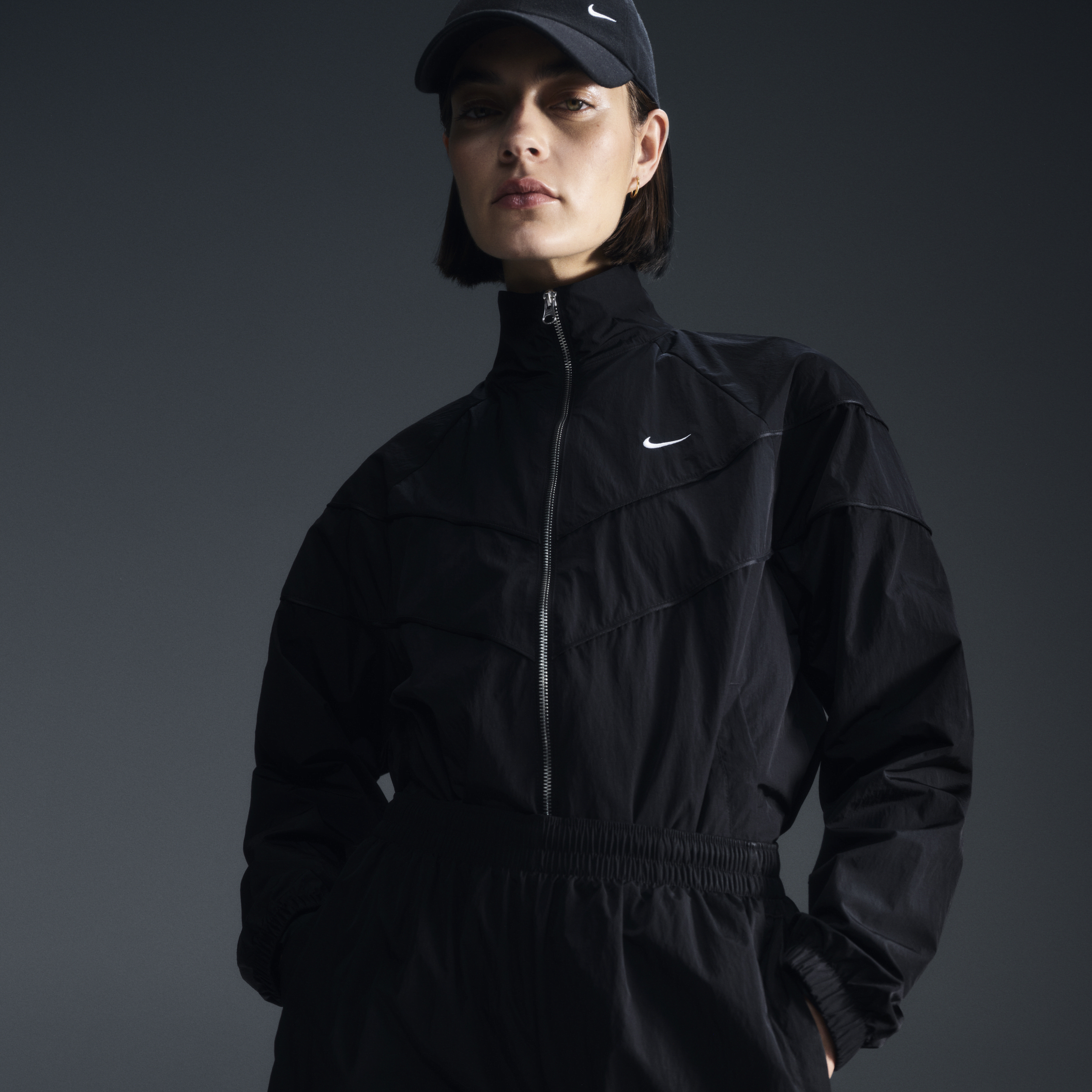 Nike Women's Windrunner Loose Uv Woven Full-zip Jacket In Black