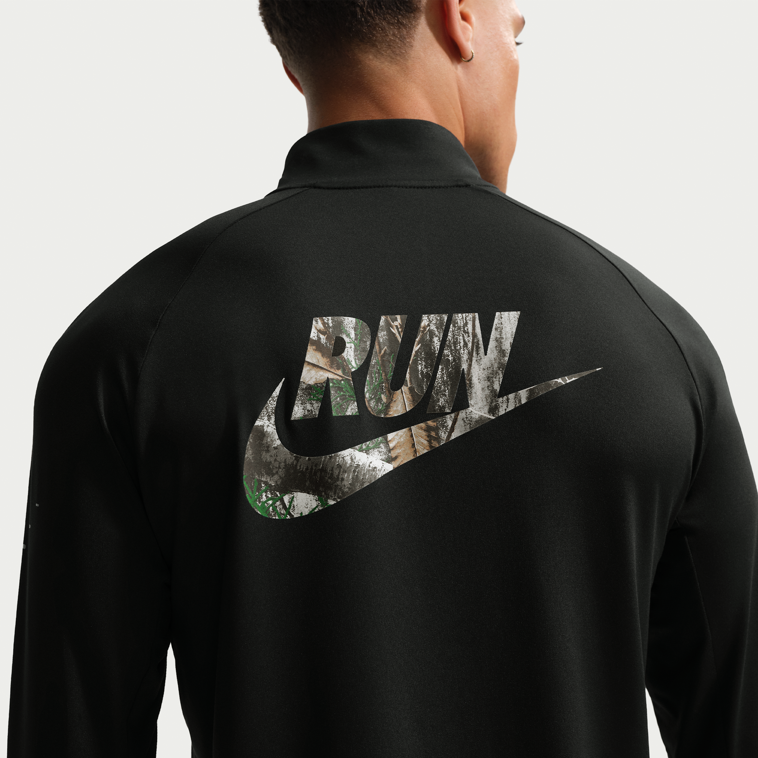 Nike Men's Stride Dri-FIT Realtree® Running Mid Layer in Black | IO8315-010