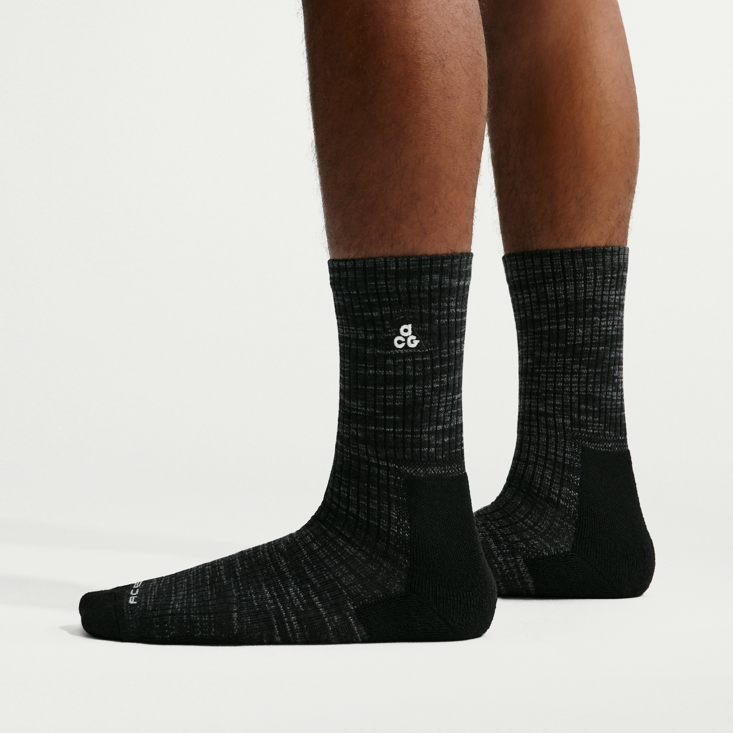Unisex Nike ACG Everyday Cushioned Crew Socks (1 Pair) in Black | FB3341-011