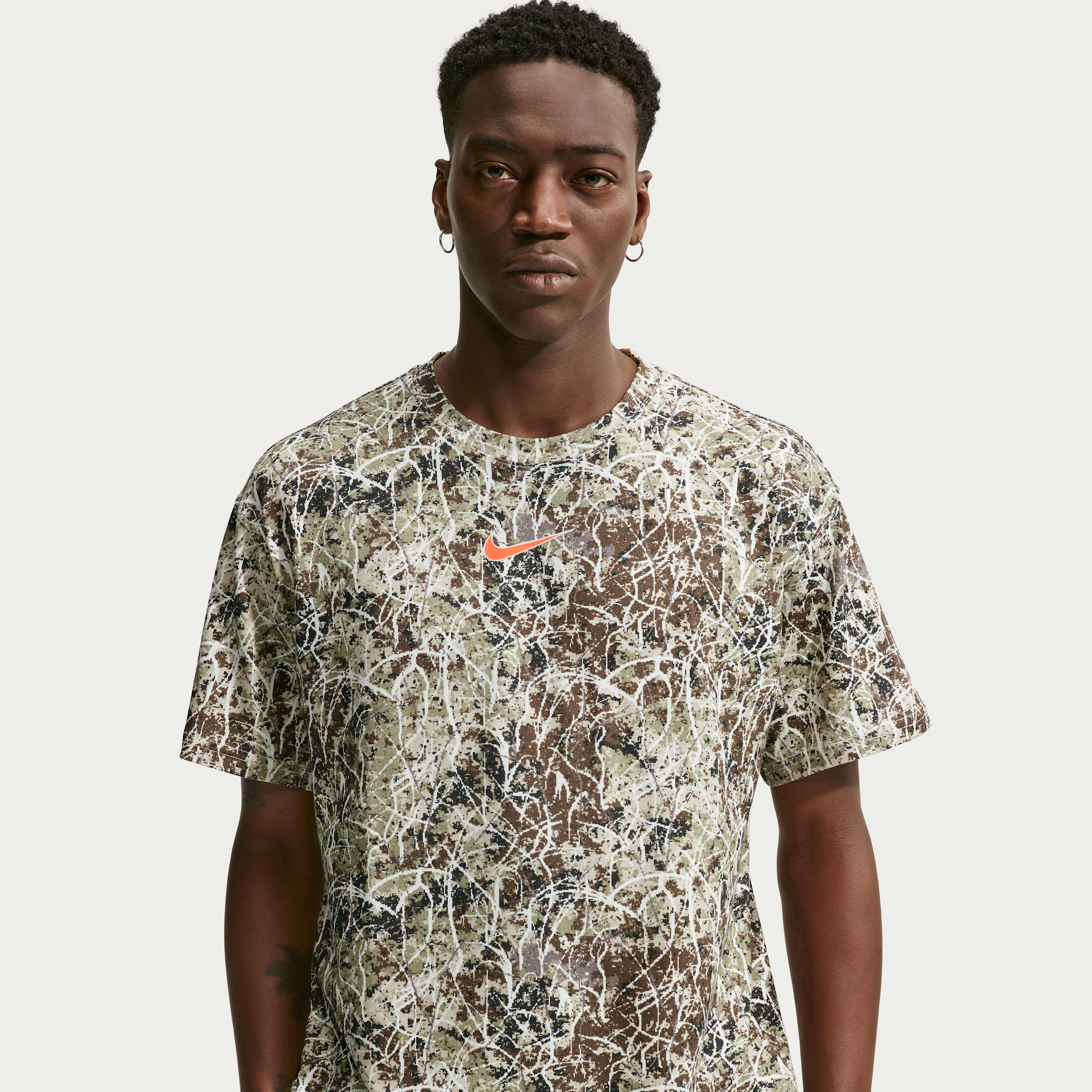 Nike Men's Sportswear Camo Graphic T-Shirt, XS, Dusty Olive