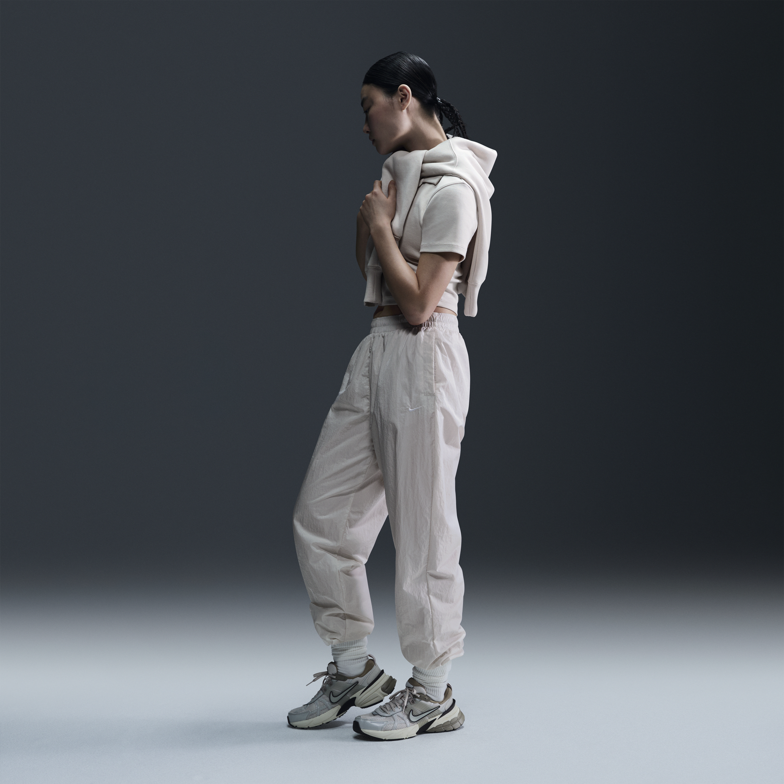 Nike Women's Sportswear Essential Mid-rise Oversized Woven Jogger Pants In Brown