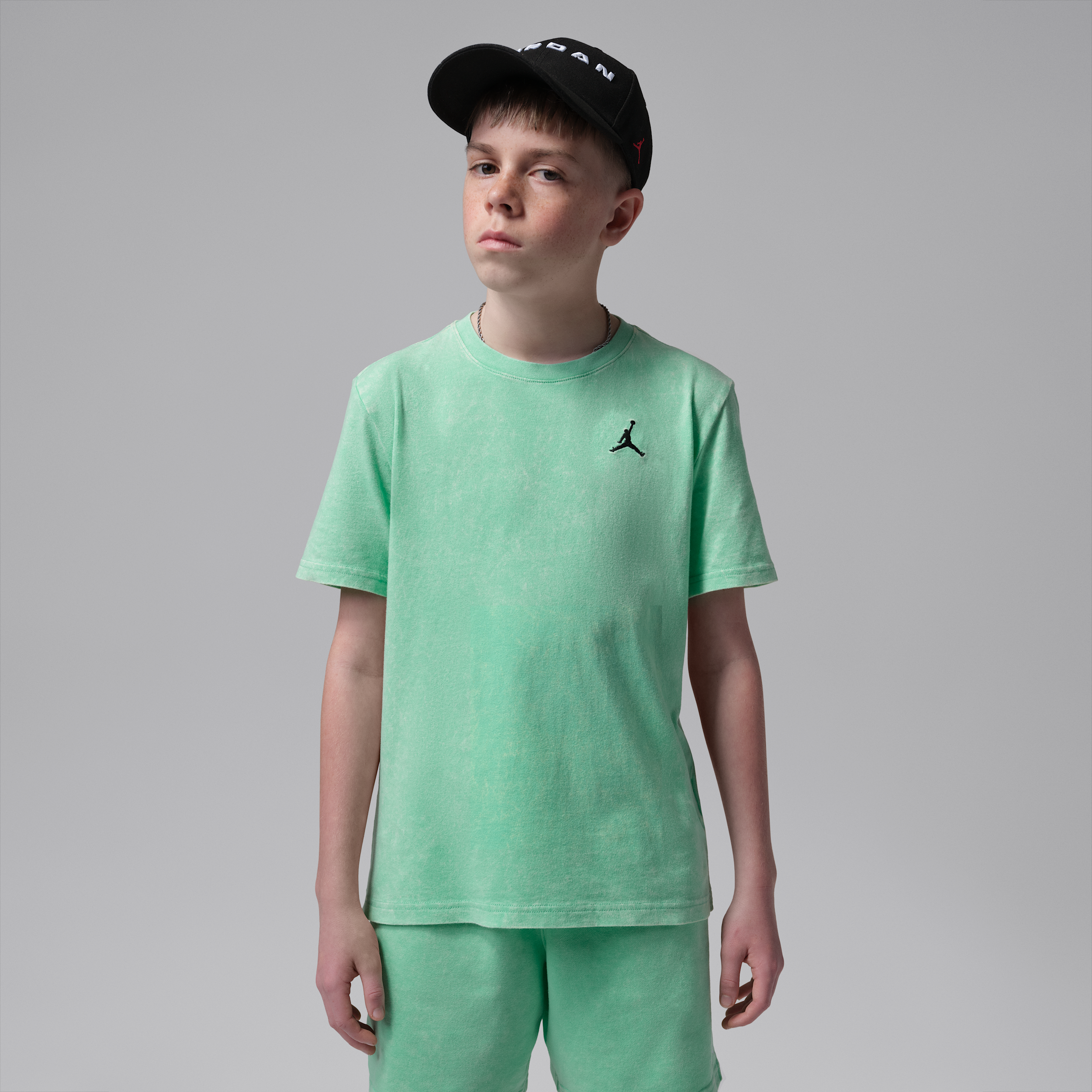 Jordan Big Kids' Air Embroidered Acid Wash T-Shirt in Green | 95F934-G11