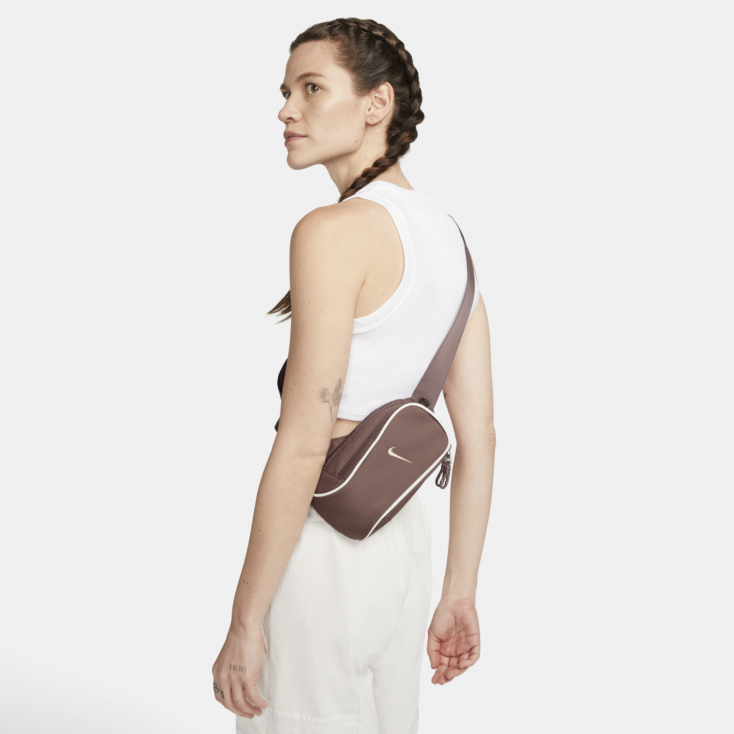 Nike Unisex  Sportswear Essentials Crossbody Bag (1l) In Brown