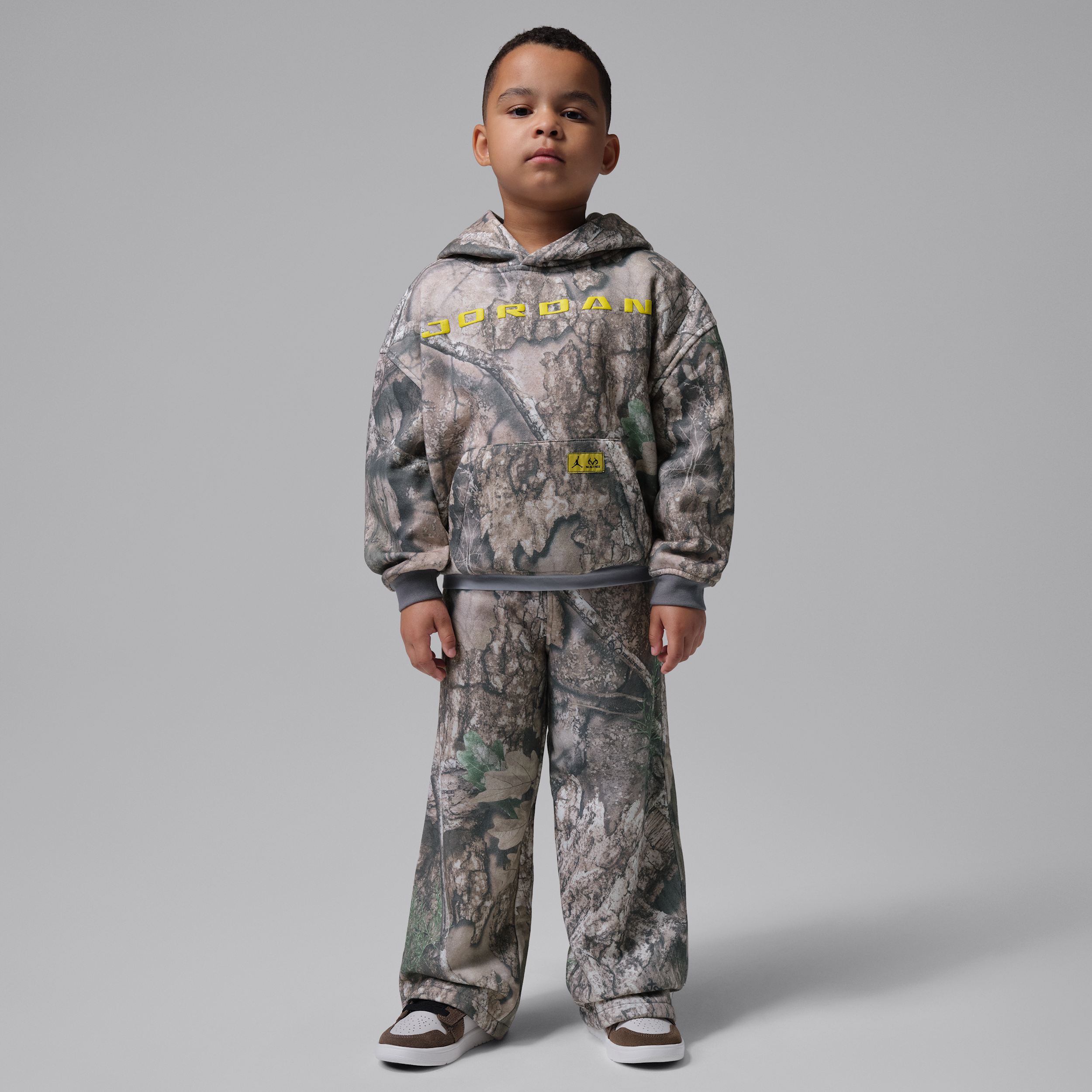 Jordan Little Kids' Brooklyn Realtree 2-Piece Pullover Hoodie Set in White | 85G277-WAN