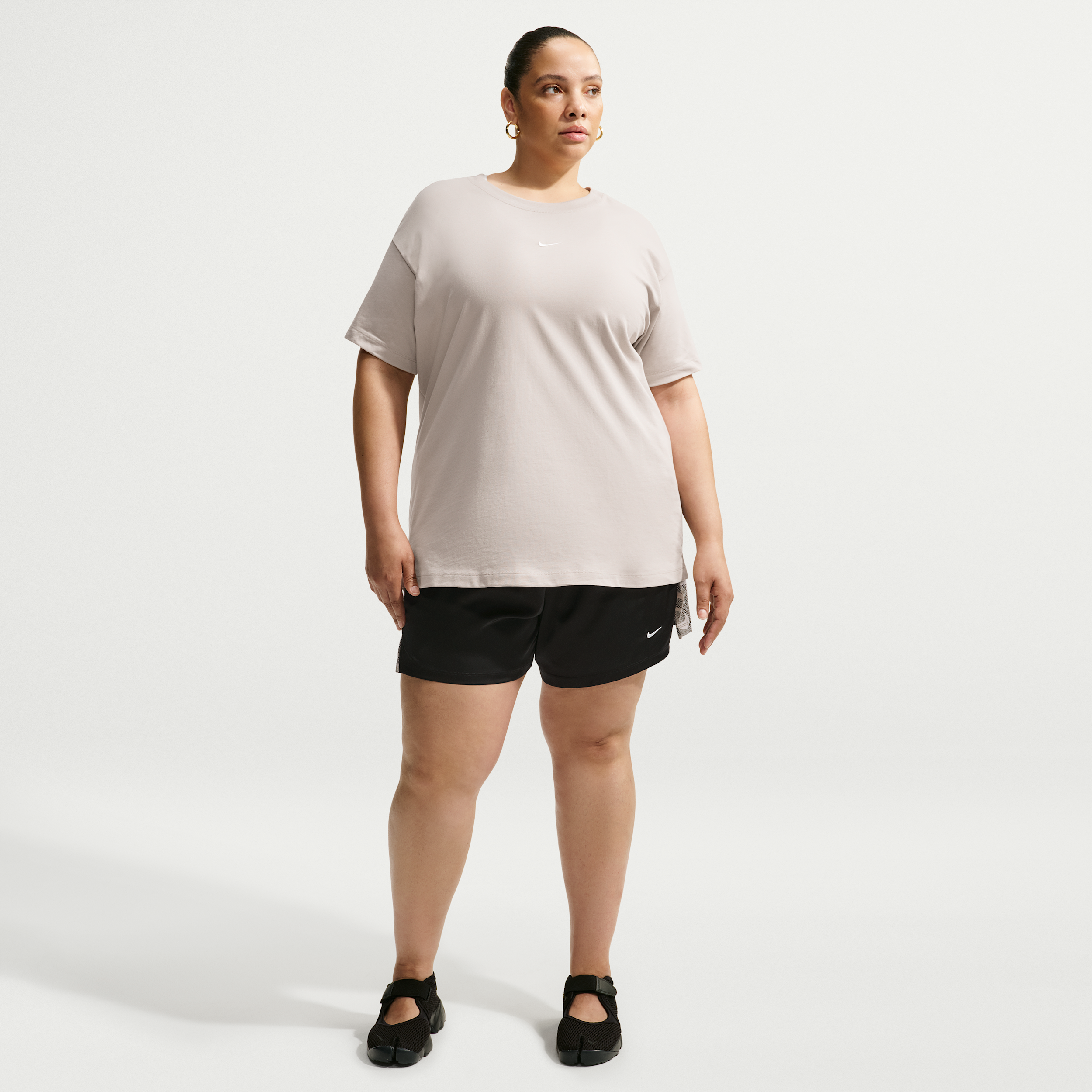 Women's Nike Sportswear Chill Lace Loose Mid-Rise Shorts (Plus Size) in Black | IU7534-010