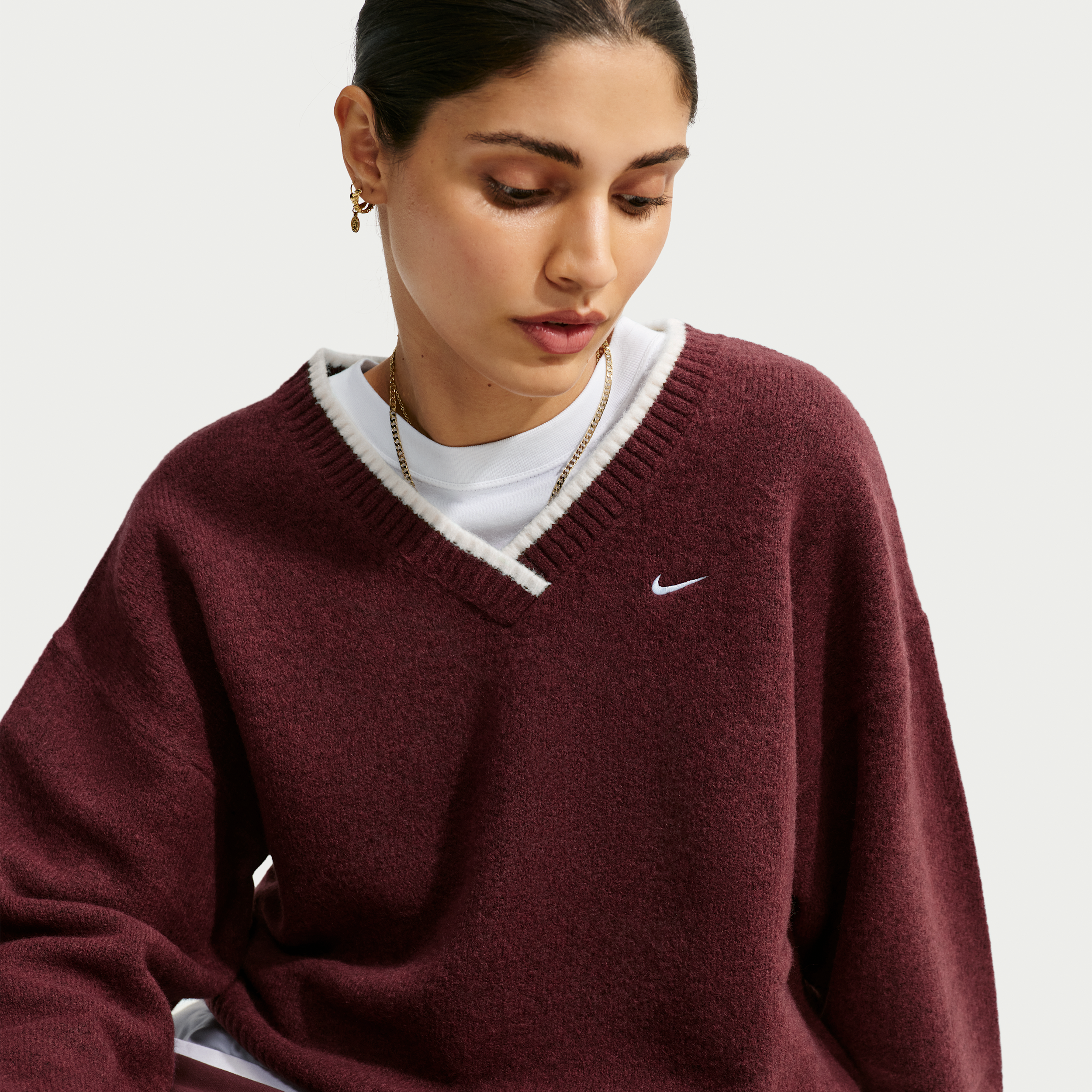 Women's Nike Sportswear Chill Knit Loose V-Neck Sweater in Purple | IM5515-658