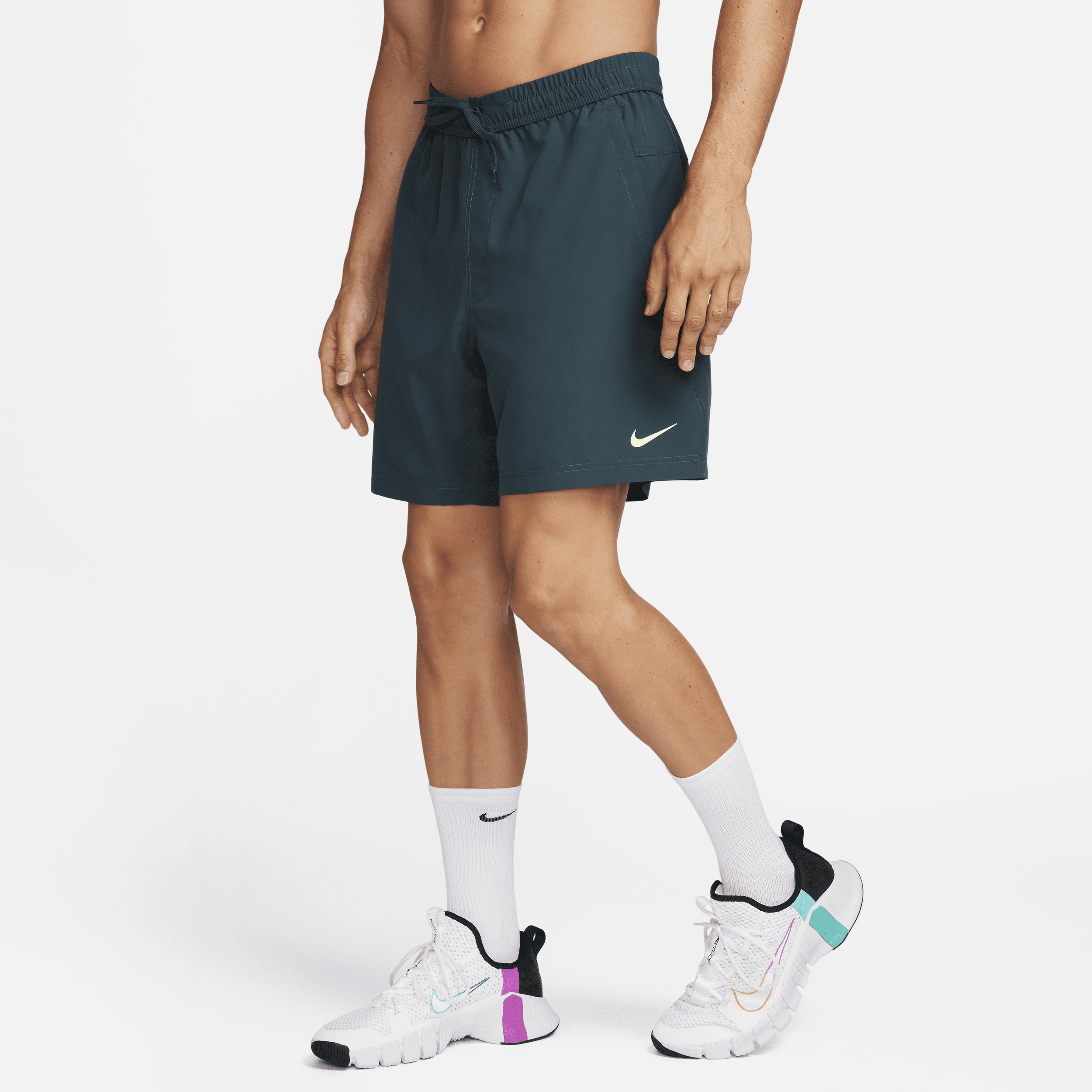 Nike Men's Form Dri-fit 7" Unlined Versatile Shorts In Green