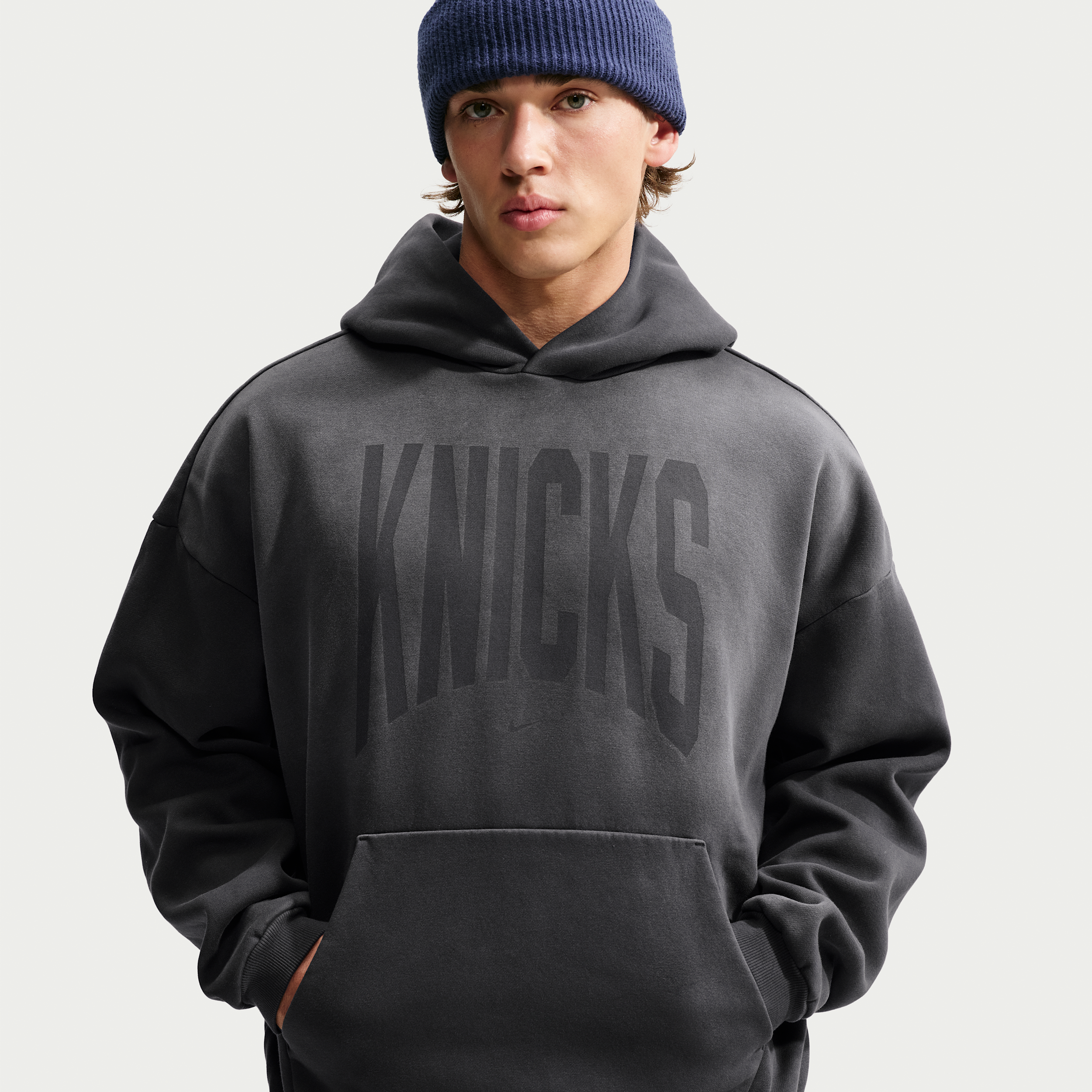 Nike Adult New York Knicks Worn With Obsession Standard Issue Travel Therma Fleece Hoodie, Men's, Small, Gray