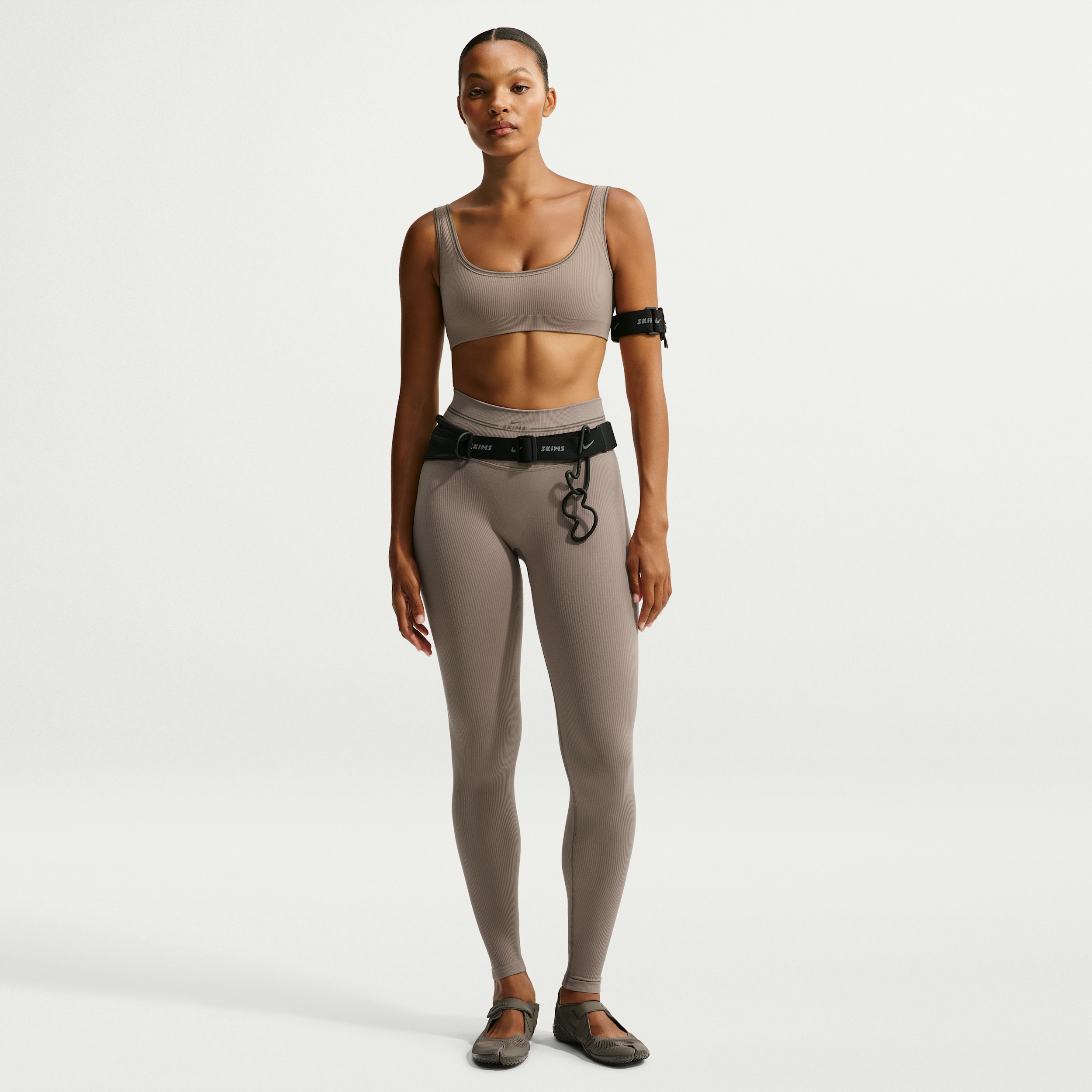 Nike Women's SKIMS Ribbed Seamless High-Waisted 26" Leggings in Brown | IR5014-260
