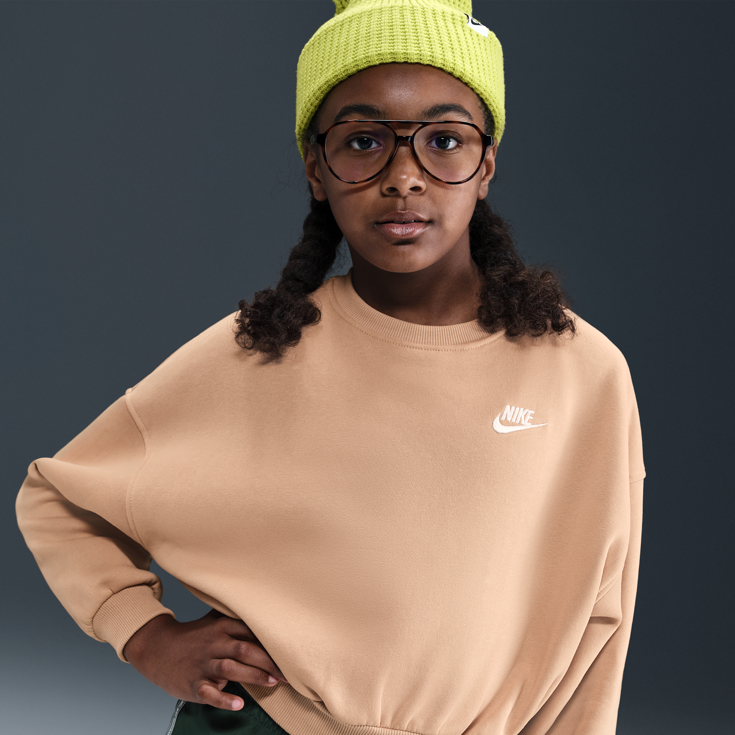 Unisex Nike Sportswear Club Fleece Girls' Boxy Crew-Neck Sweatshirt in Brown | FZ9244-200