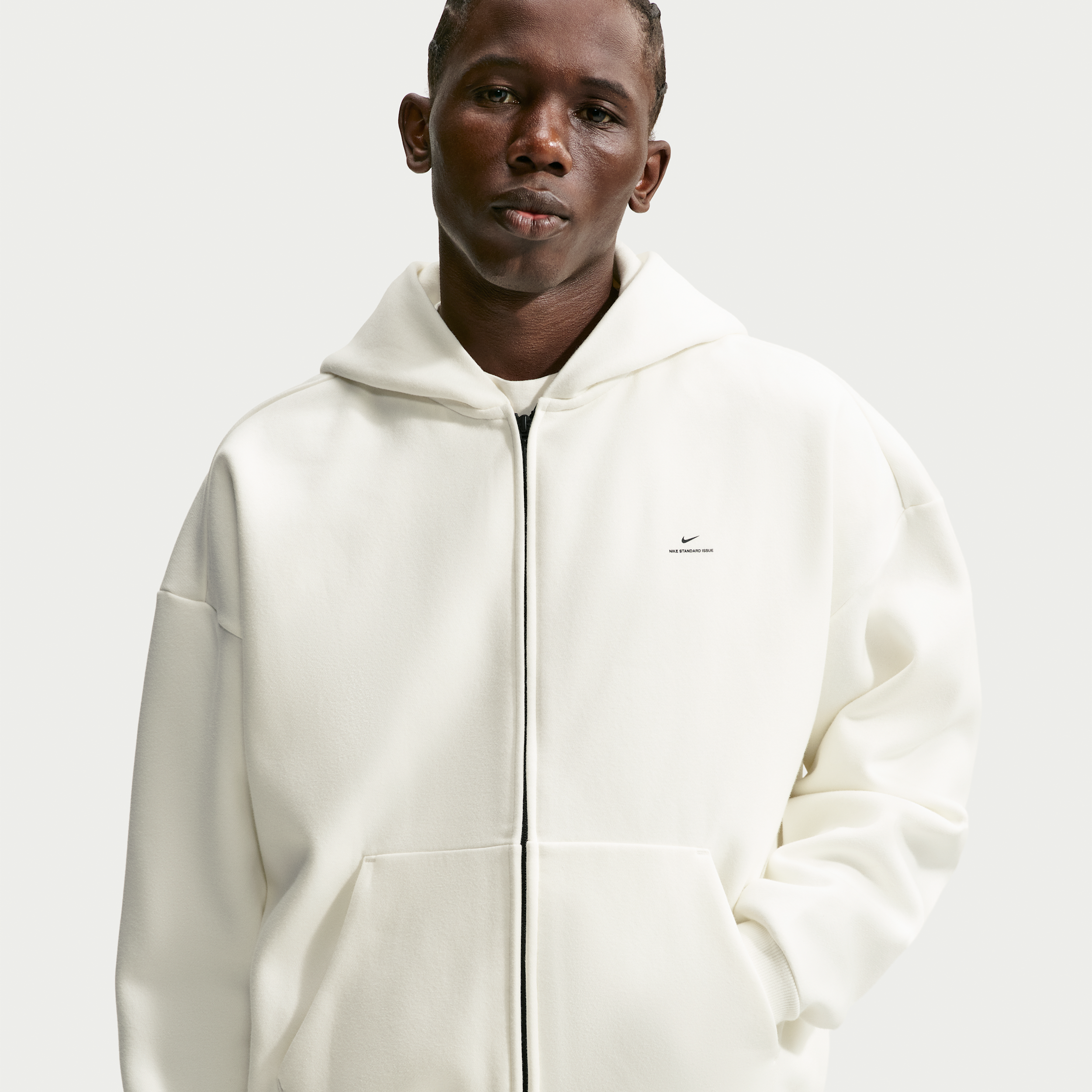 Nike Men's Standard Issue Therma-FIT Full-Zip Basketball Hoodie in White | IO3689-133