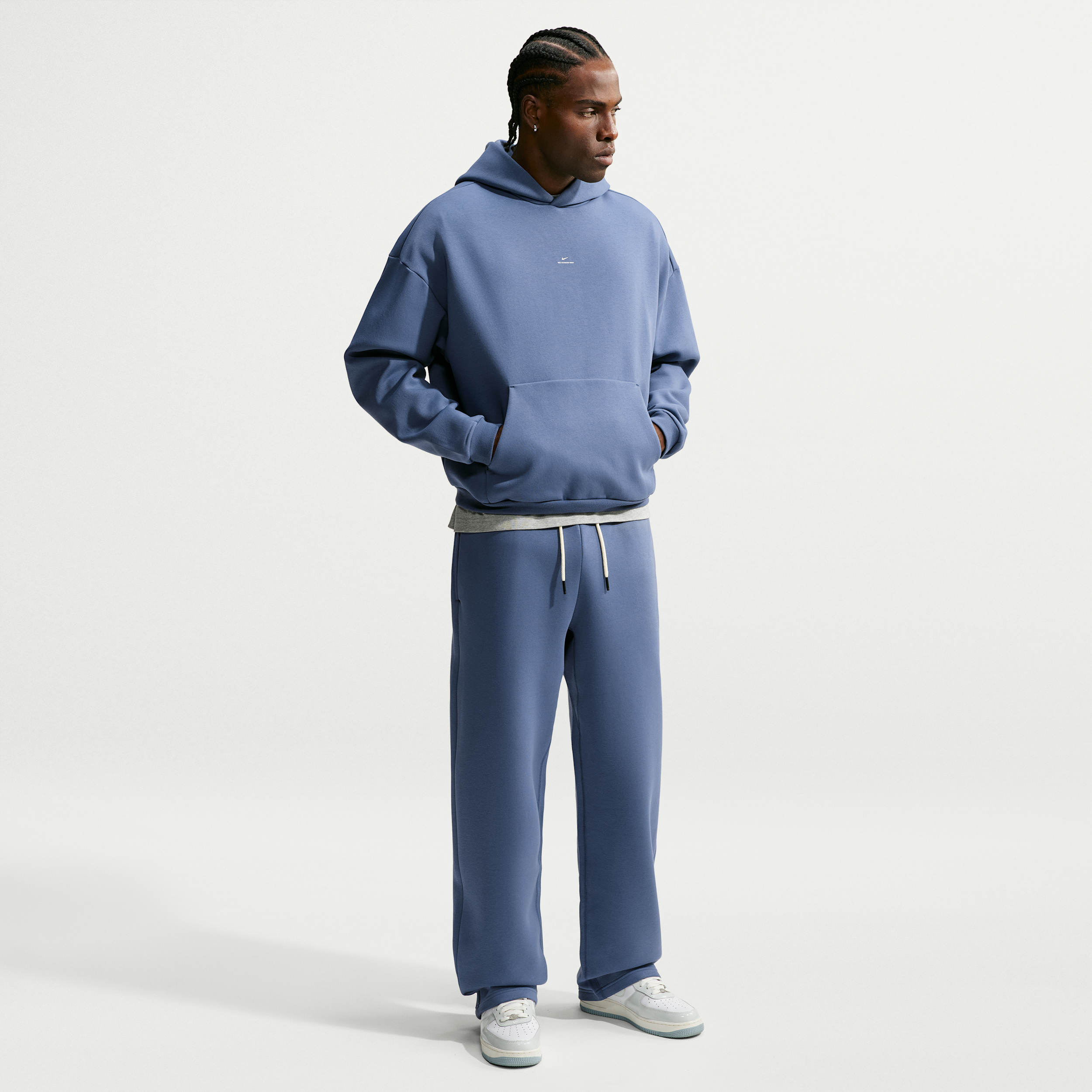Nike Men's Standard Issue Therma-FIT Brushed Open-Hem Basketball Pants in Blue | IM6333-491