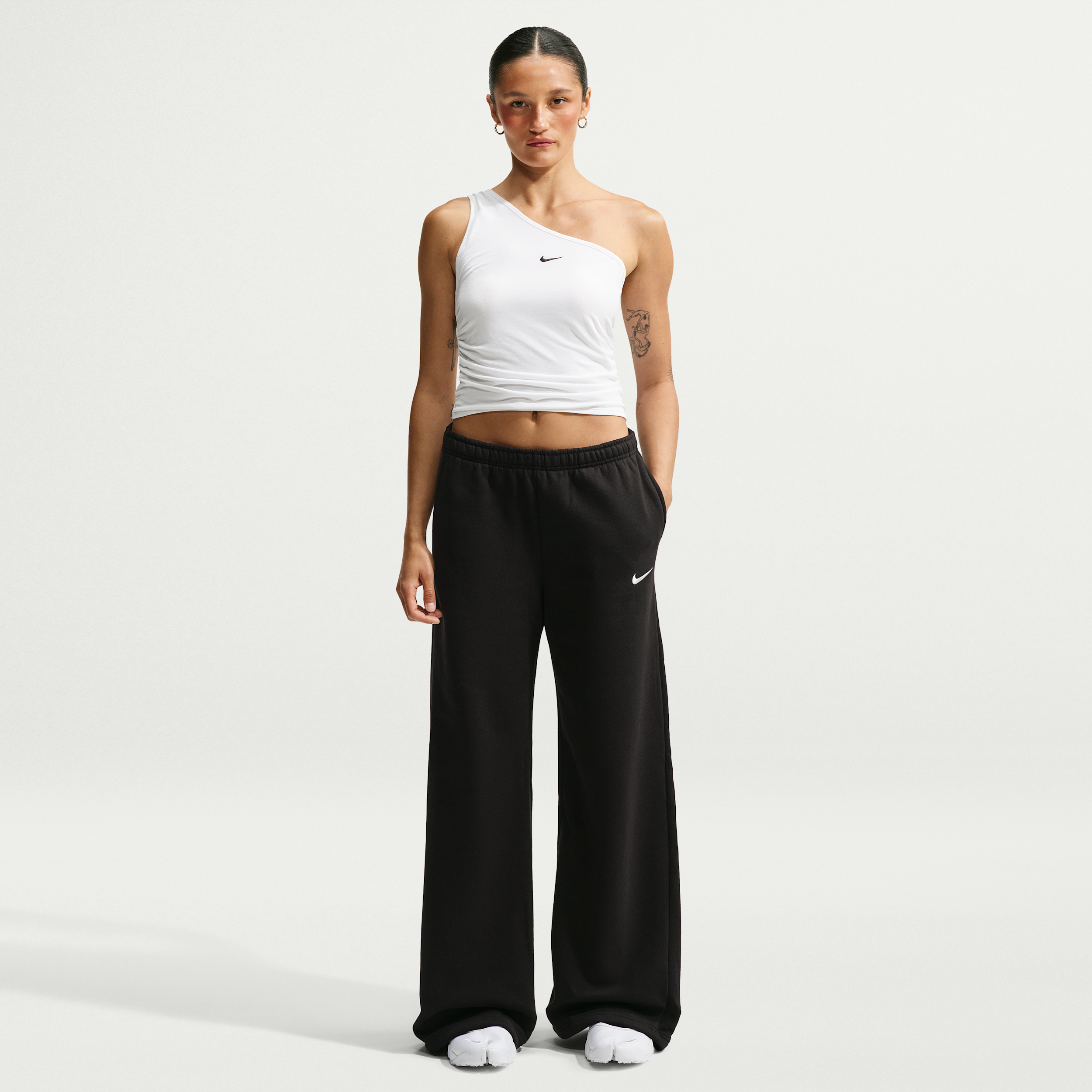 Nike Studio Womens Wide Leg Mid Rise Regular Fit Fleece Sweatpant, Medium, Black