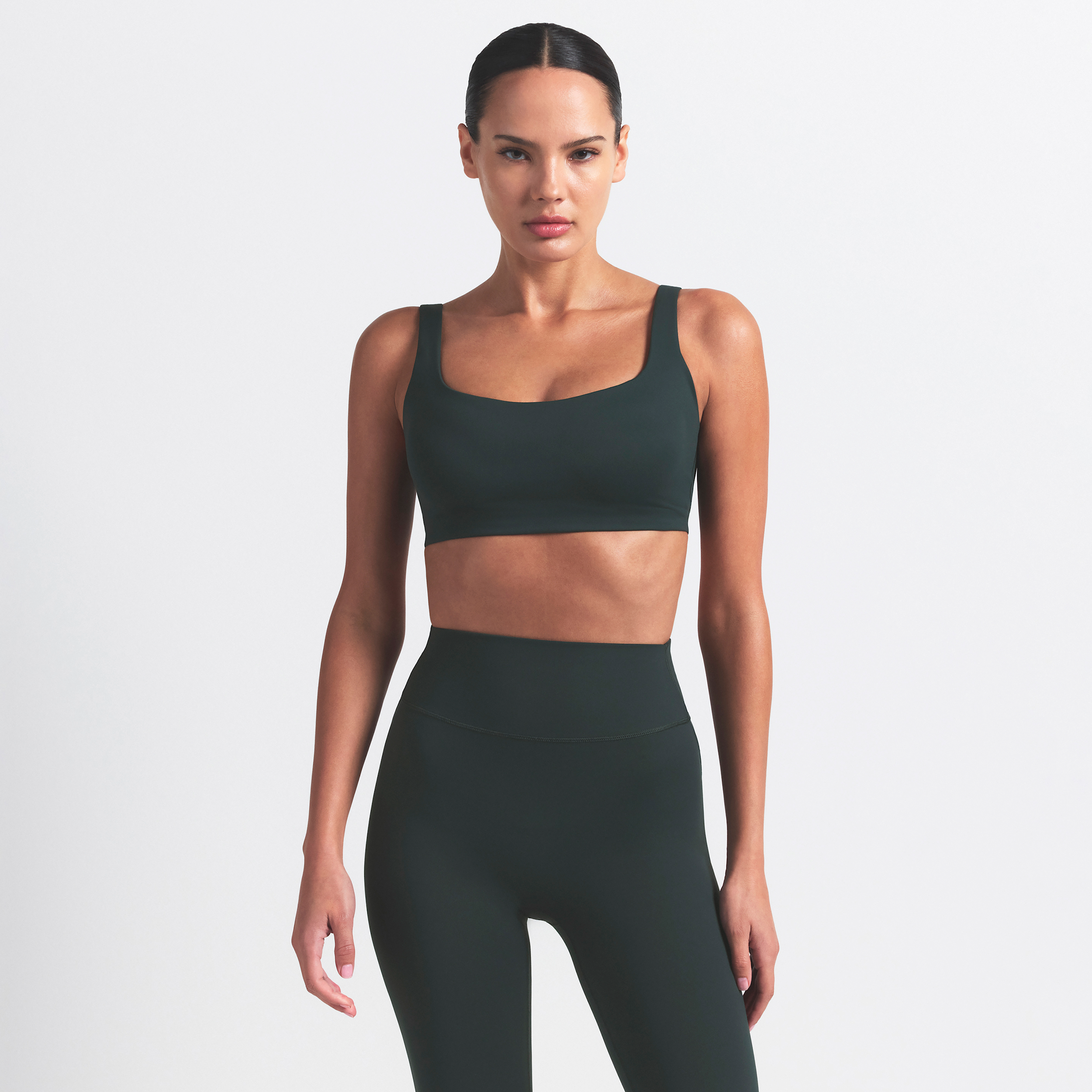 Nike Women's Skims Matte Scoop-neck Bra In Green