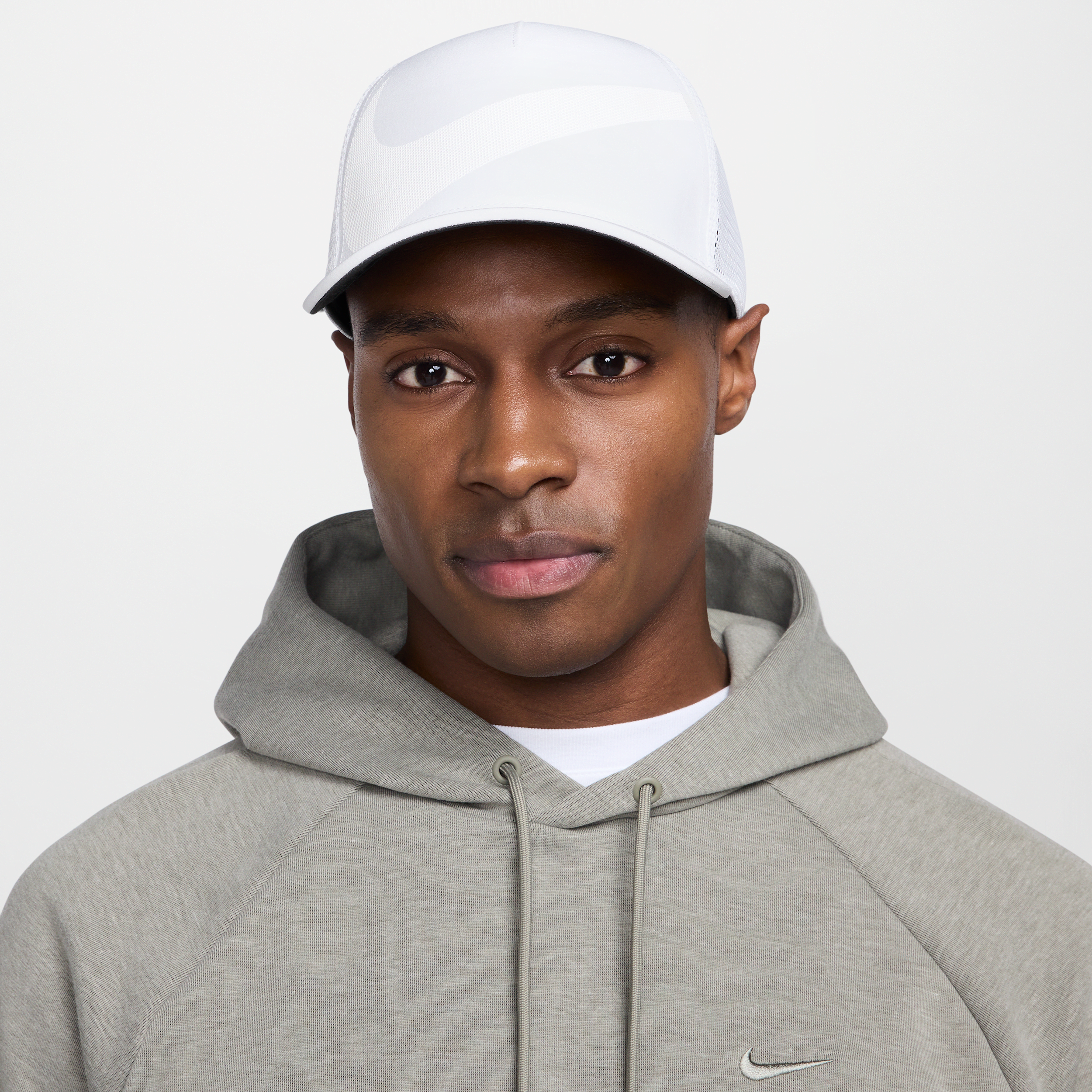 Nike Unisex Rise Dri-fit Trucker Cap In White