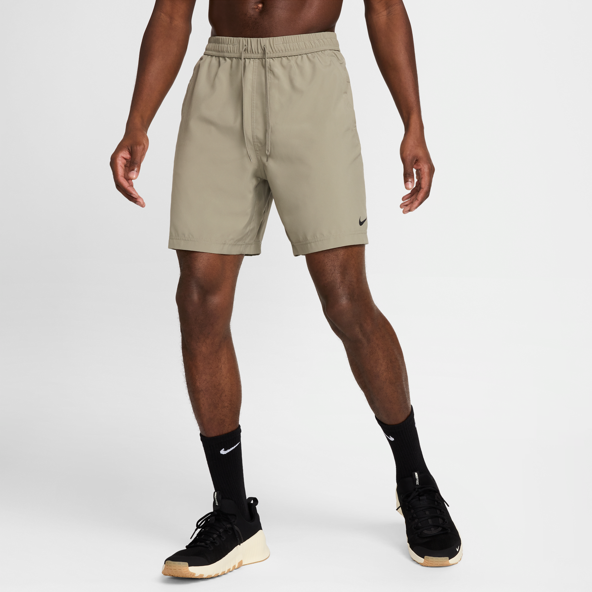 Nike Men's Form Dri-fit 7" Unlined Versatile Shorts In Green