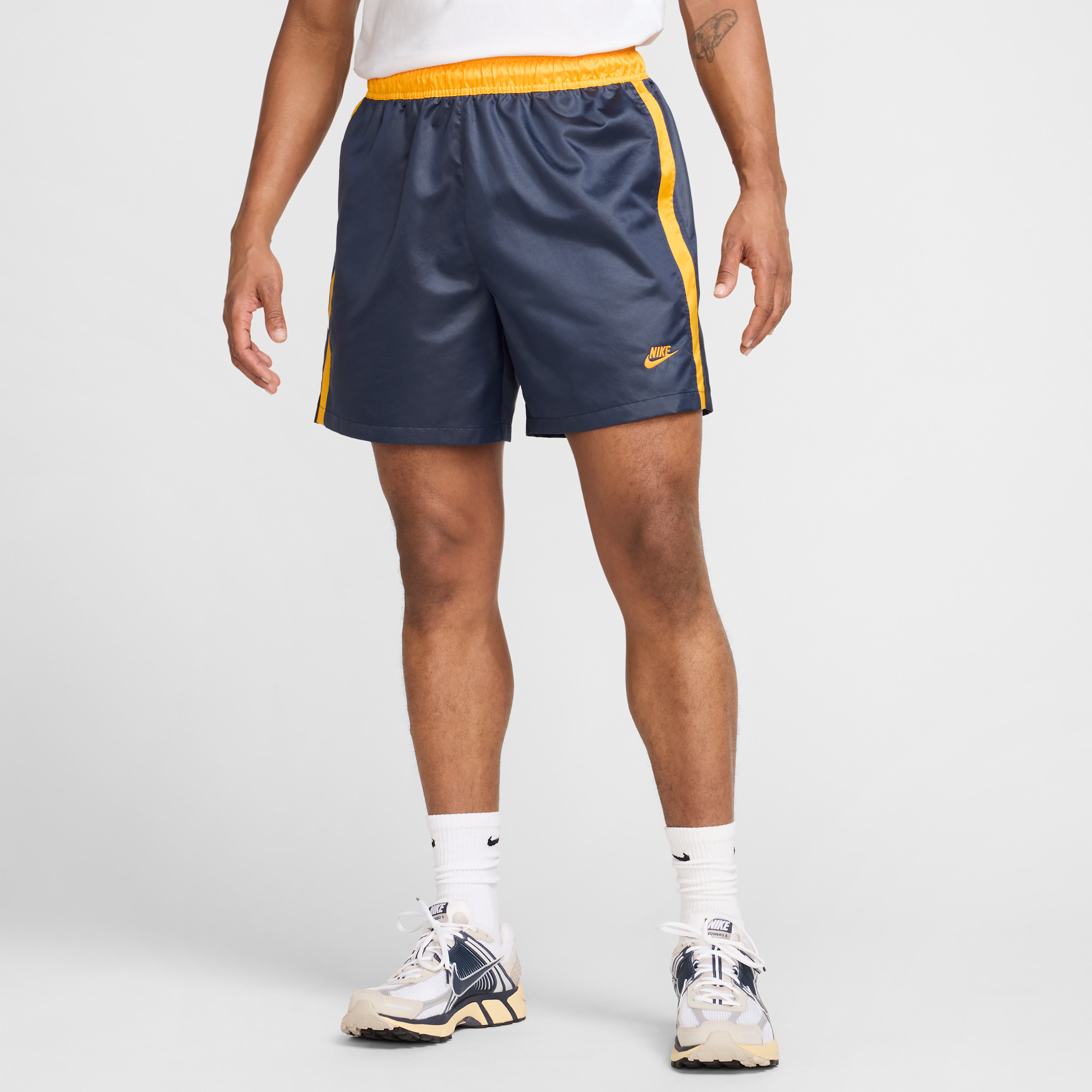 NIKE MEN'S  SPORTSWEAR CLUB FLOW FOOTBALL SHORTS