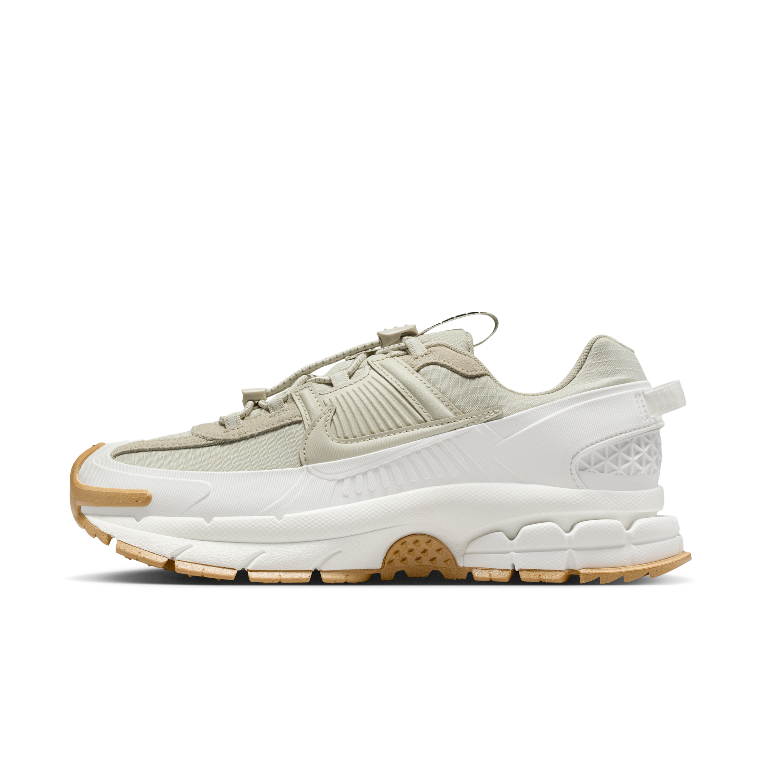 Nike Women's Zoom Vomero Roam Winterized Shoes in White | HQ2181-100