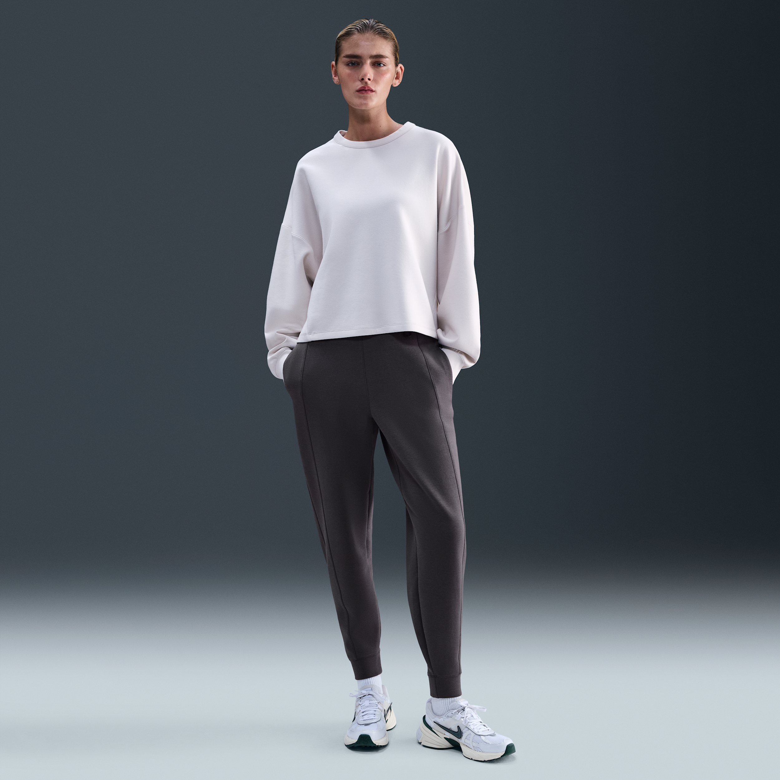 Nike Women's 24.7 Impossiblysoft Dri-fit Mid-rise Jogger Pants In Gray