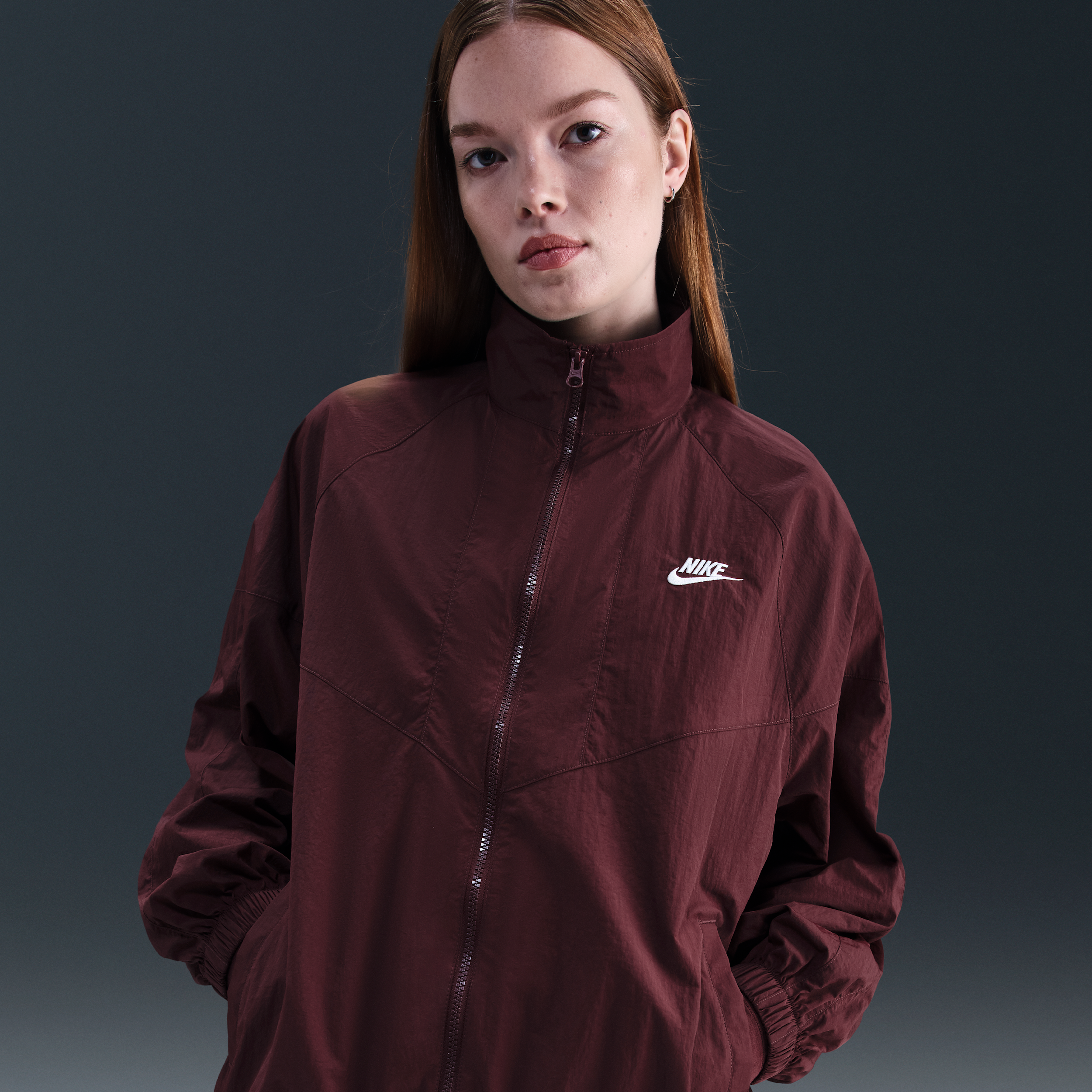 Nike Women's  Sportswear Windrunner Oversized Jacket In Red