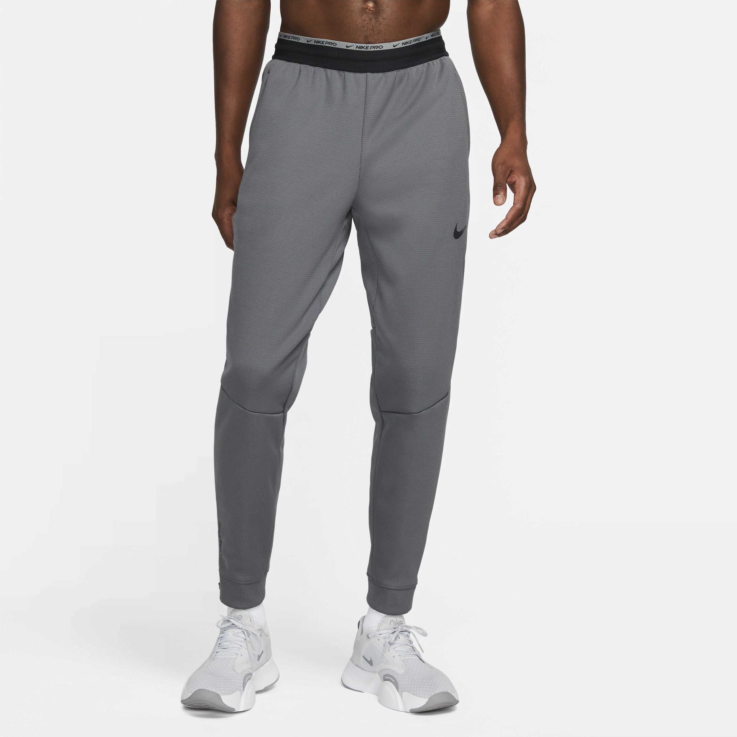 Shop Nike Men's  Therma Sphere Therma-fit Fitness Pants In Grey