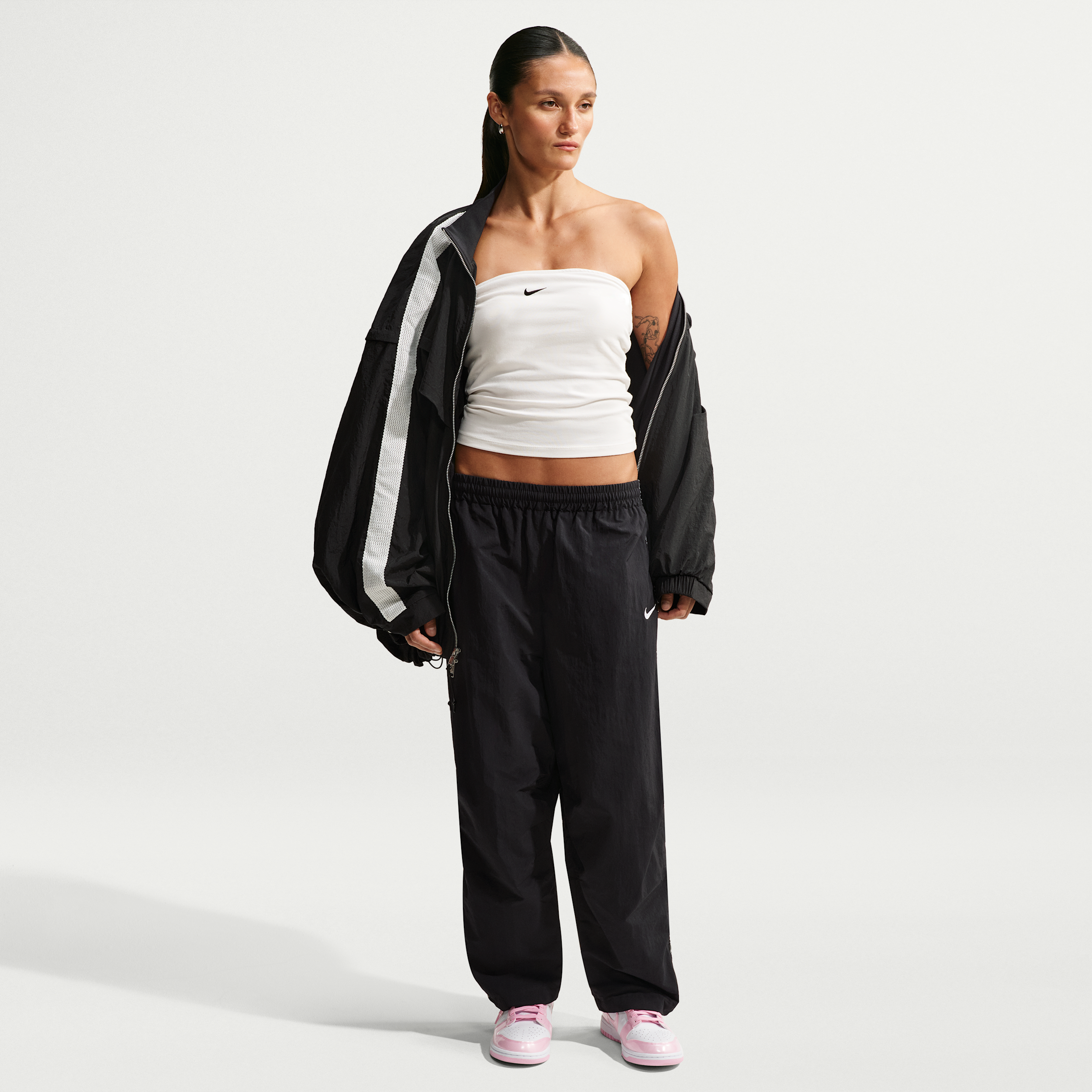 Women's Nike Sportswear Woven Pants in Black | IW1063-010