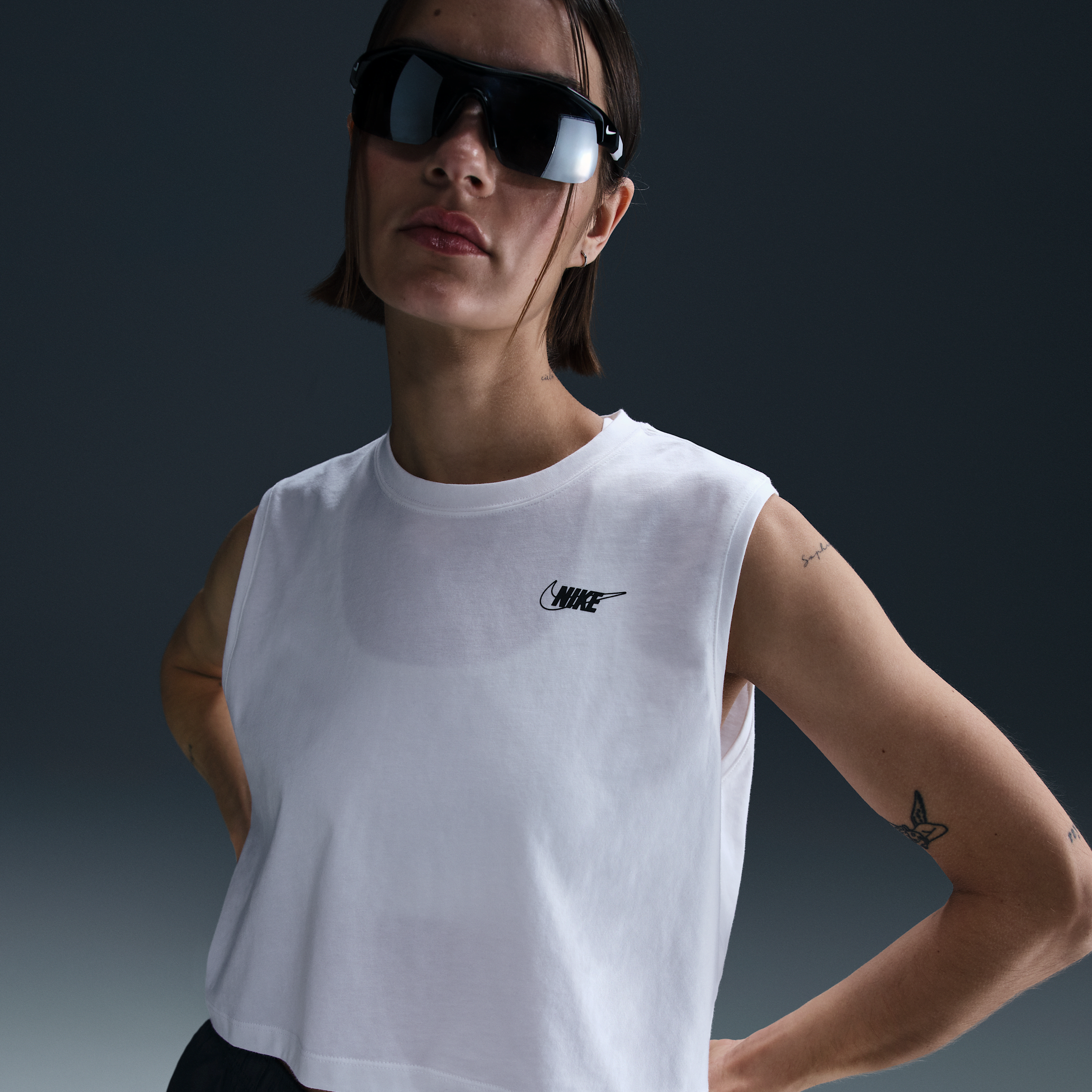 Nike Women's Sportswear Club Sleeveless Cropped Graphic T-shirt In White