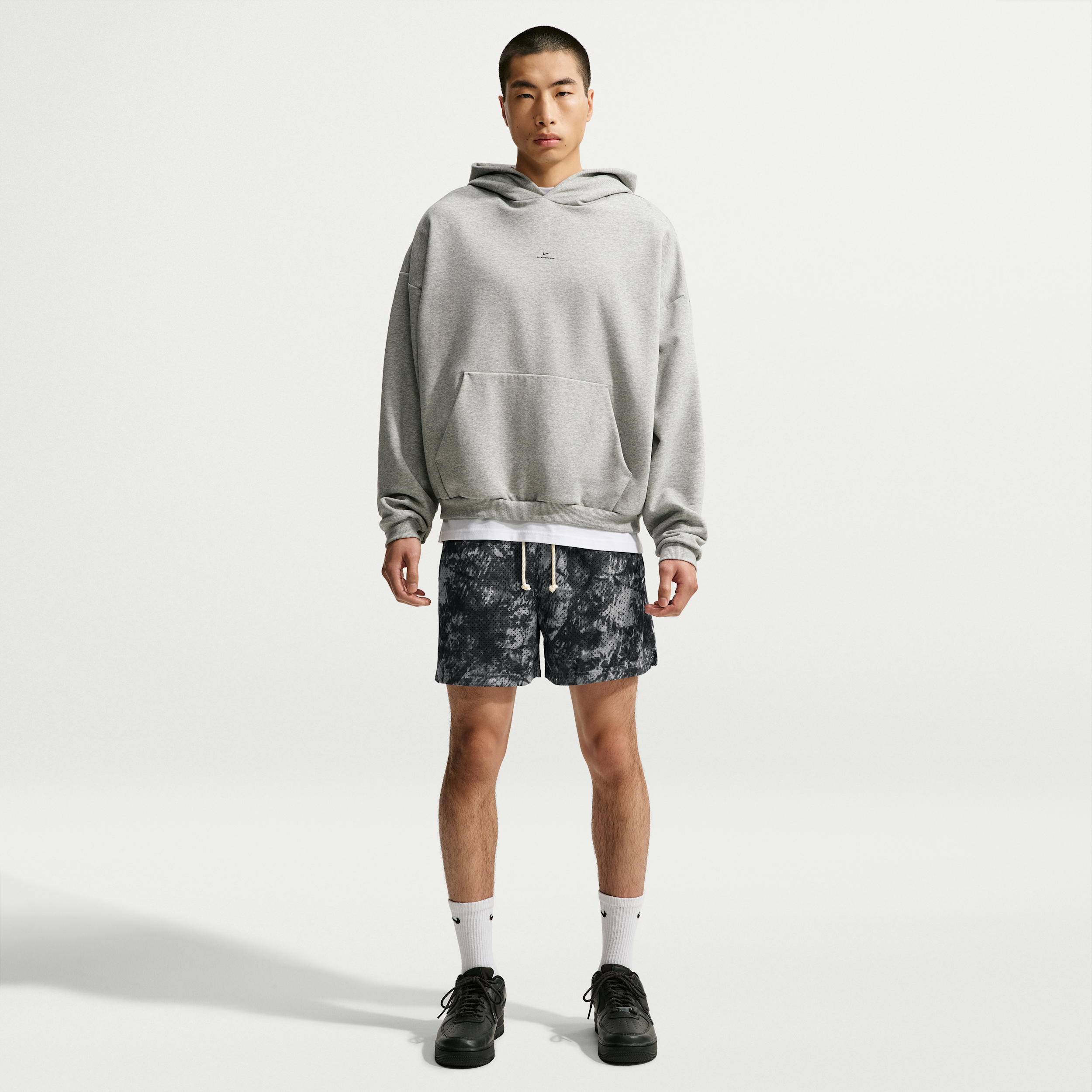 Nike Men's Standard Issue 5" Basketball Shorts in Grey | IM5863-068