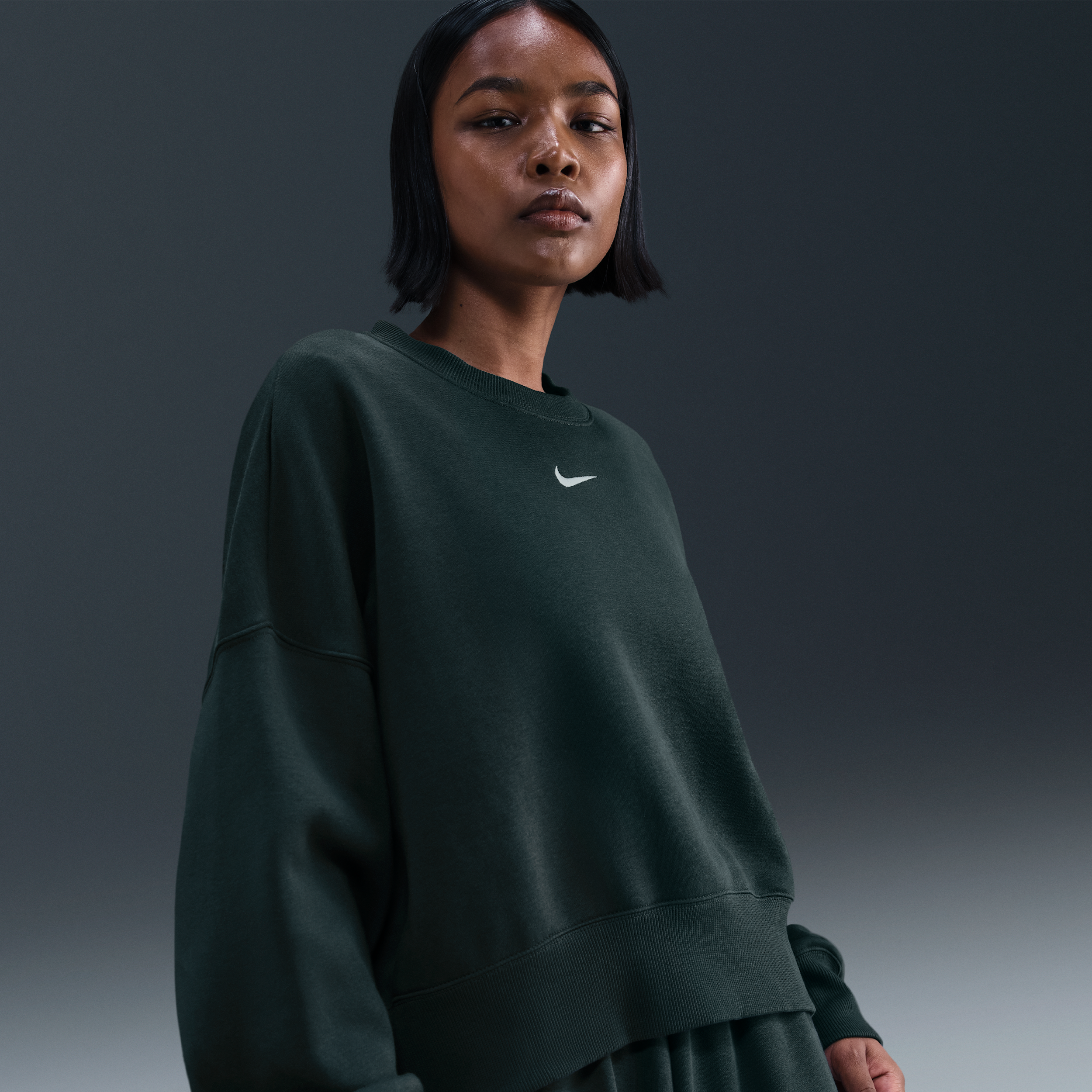 Nike Women's  Sportswear Phoenix Fleece Over-oversized Crew-neck Sweatshirt In Green