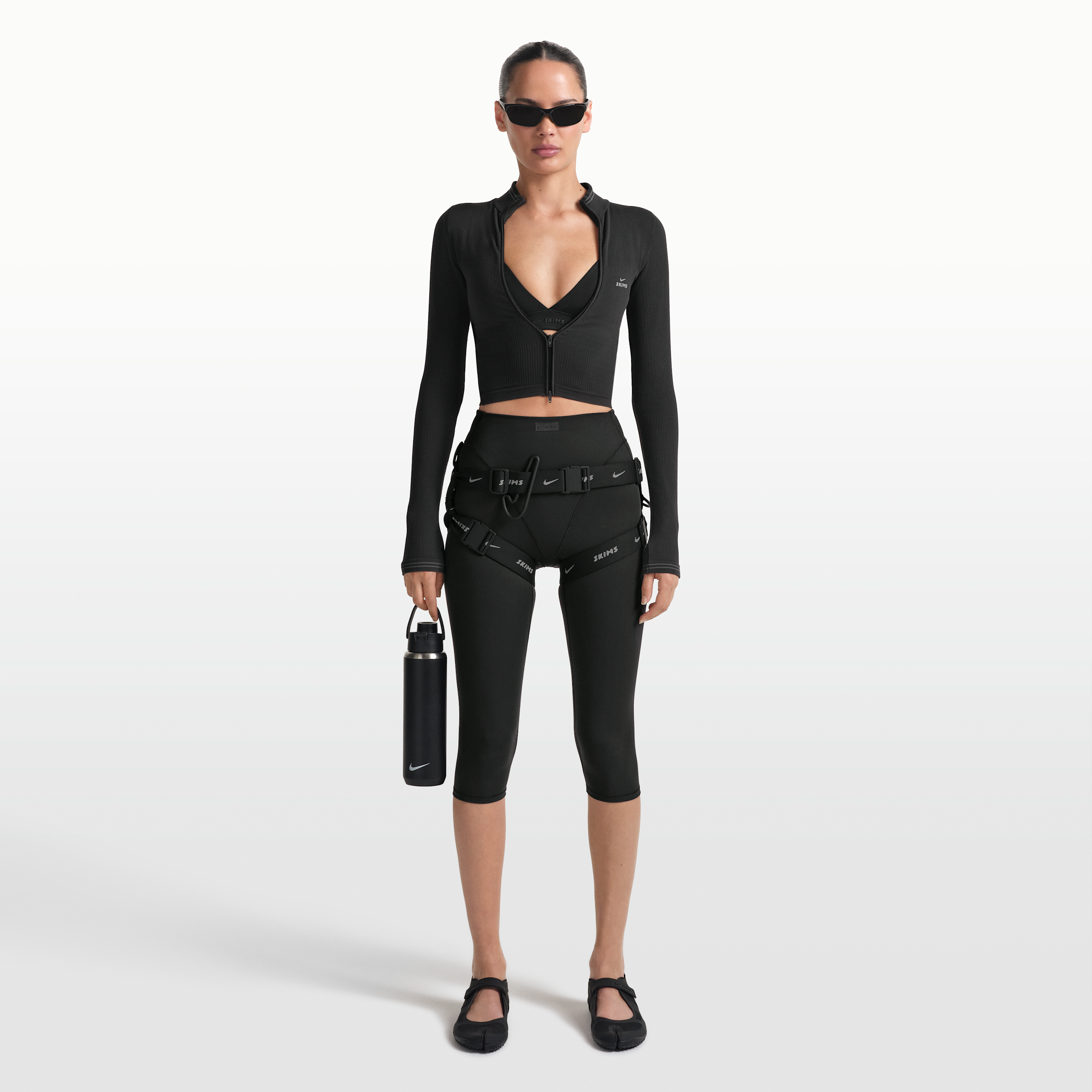 Nike Women's SKIMS Matte V-Panel 17" Cropped Leggings in Black | PTLEG9494W-OBD