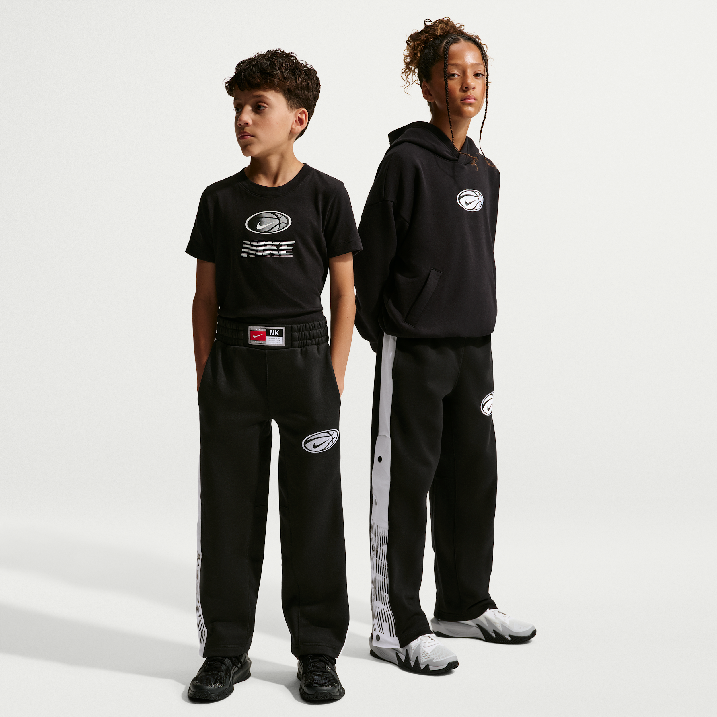 Nike Big Kid Unisex Straight Regular Fit Fleece Pull-On Pant, Medium, Black