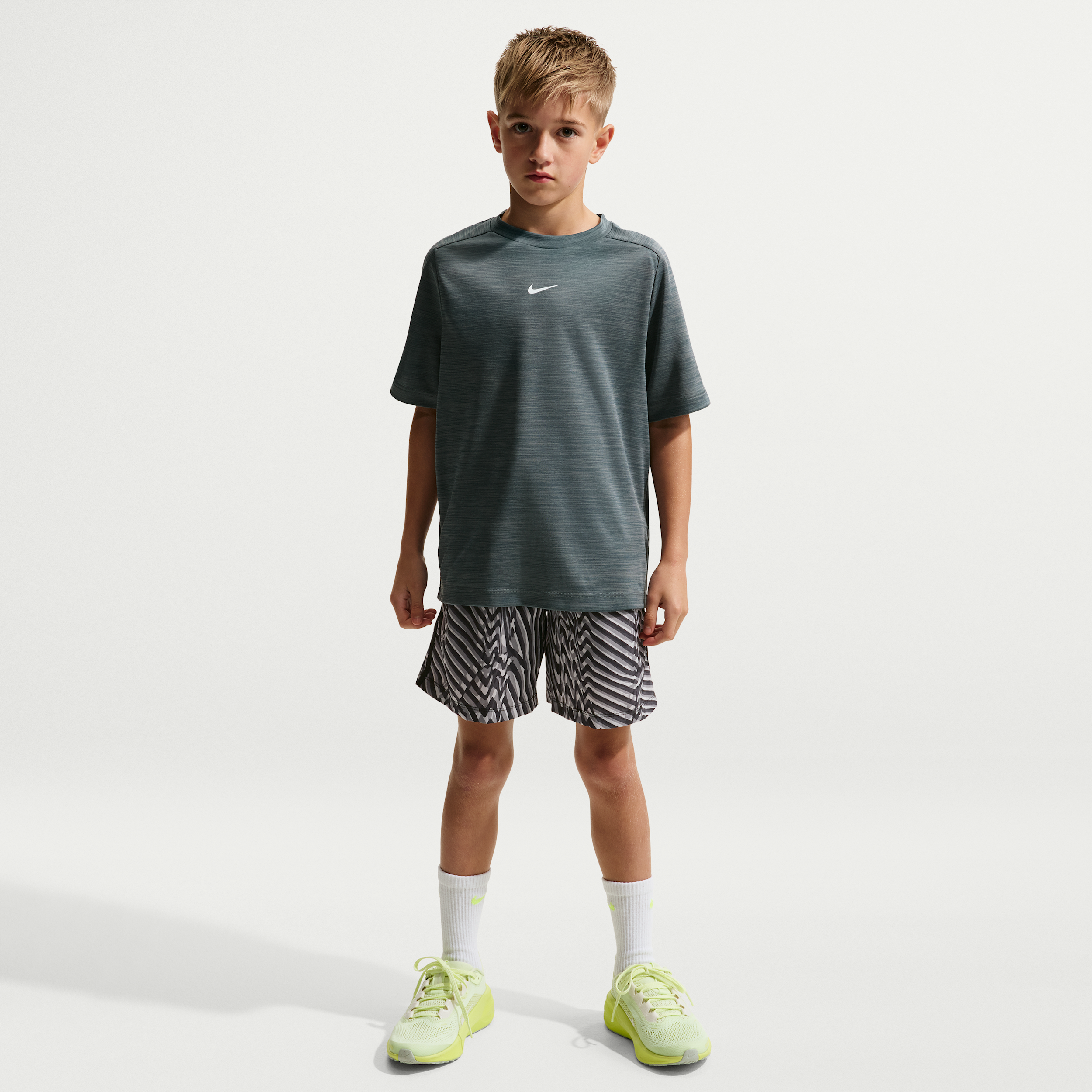 Nike Boys' Multi Dri-FIT Woven Training Shorts, Medium, Black/Black/Lt Smoke Grey/White
