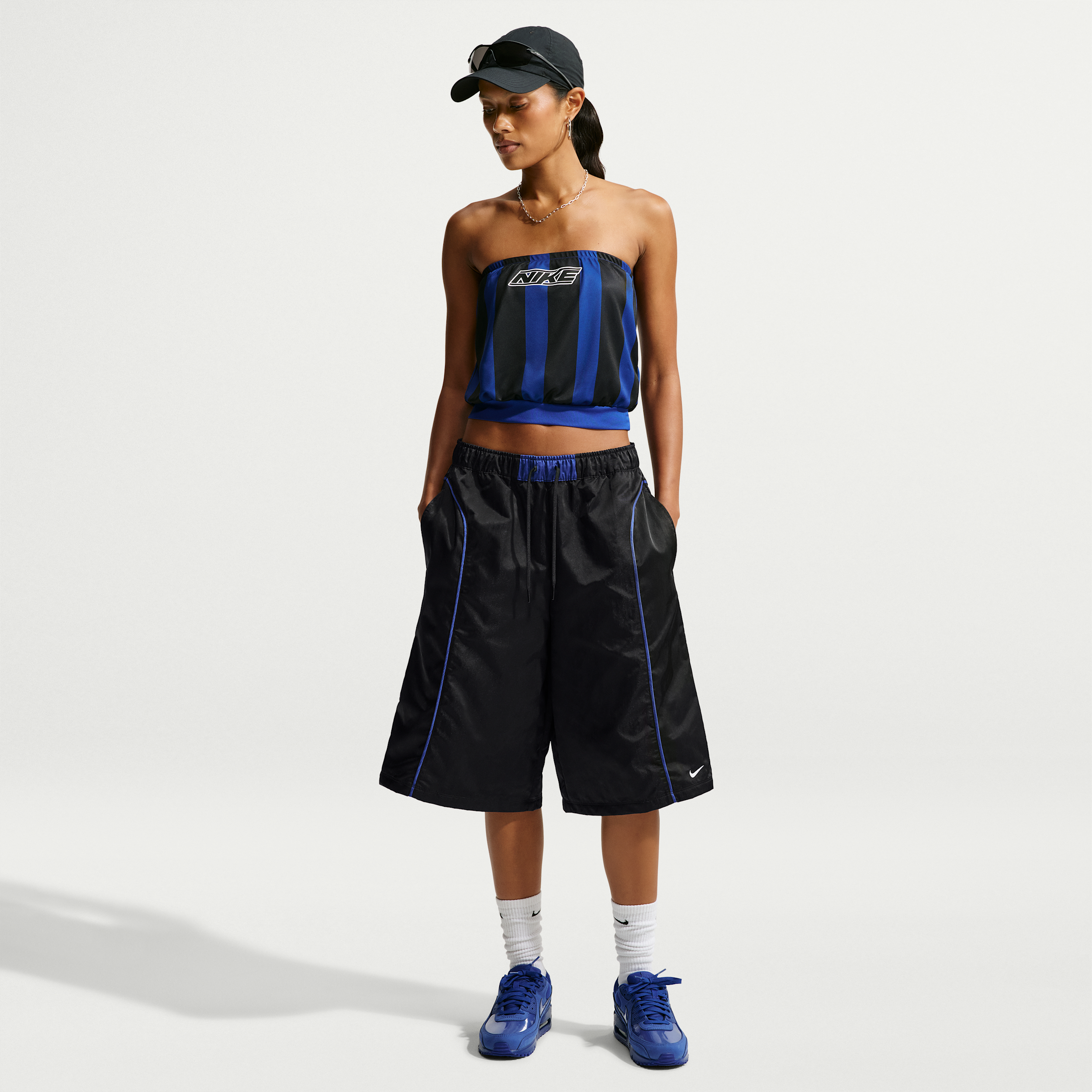 Nike Women's  Sportswear Loose Mid-rise Woven Shorts In Black