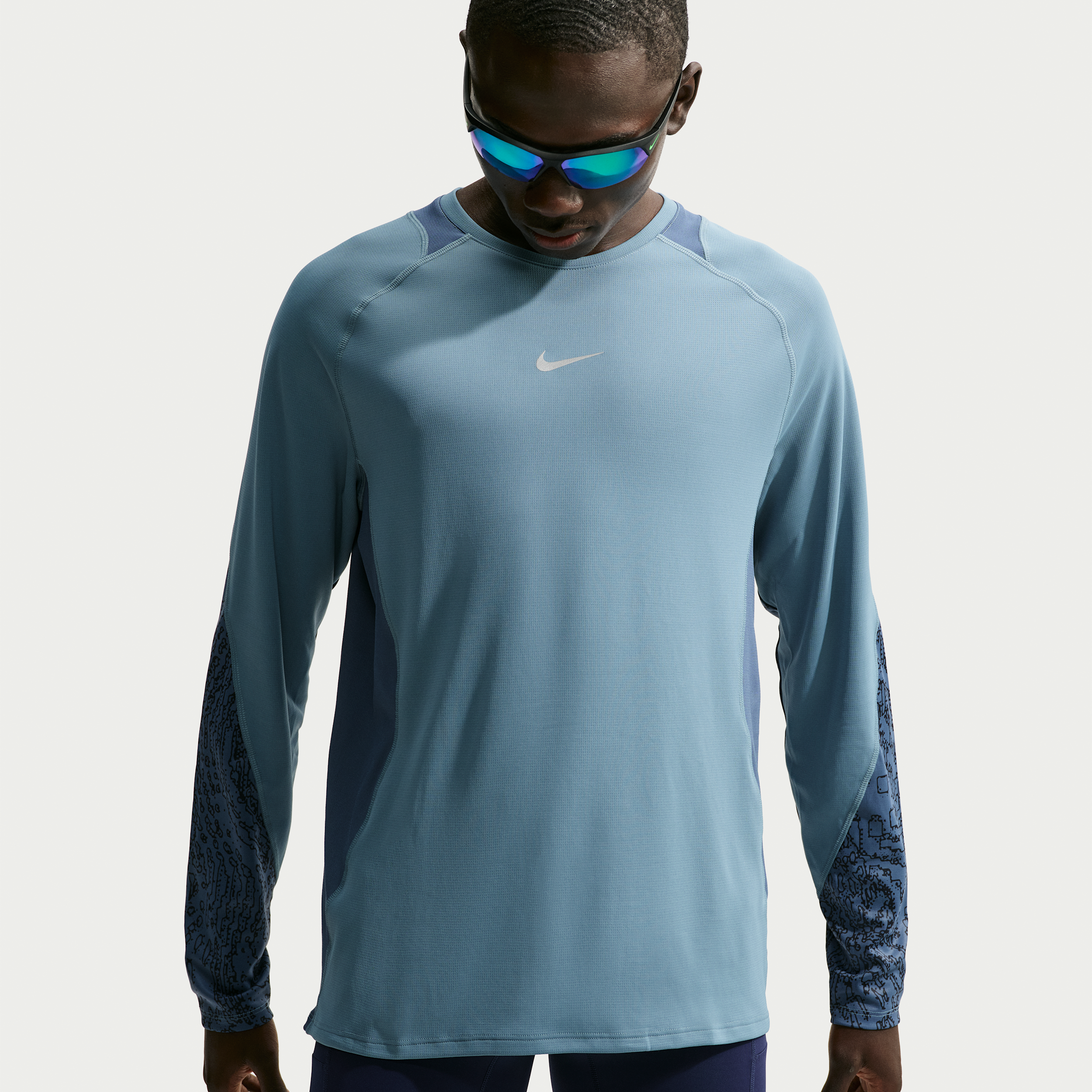 Nike Men's Stride Dri-FIT Winterized Long-Sleeve Running Top in Blue | IO1235-008
