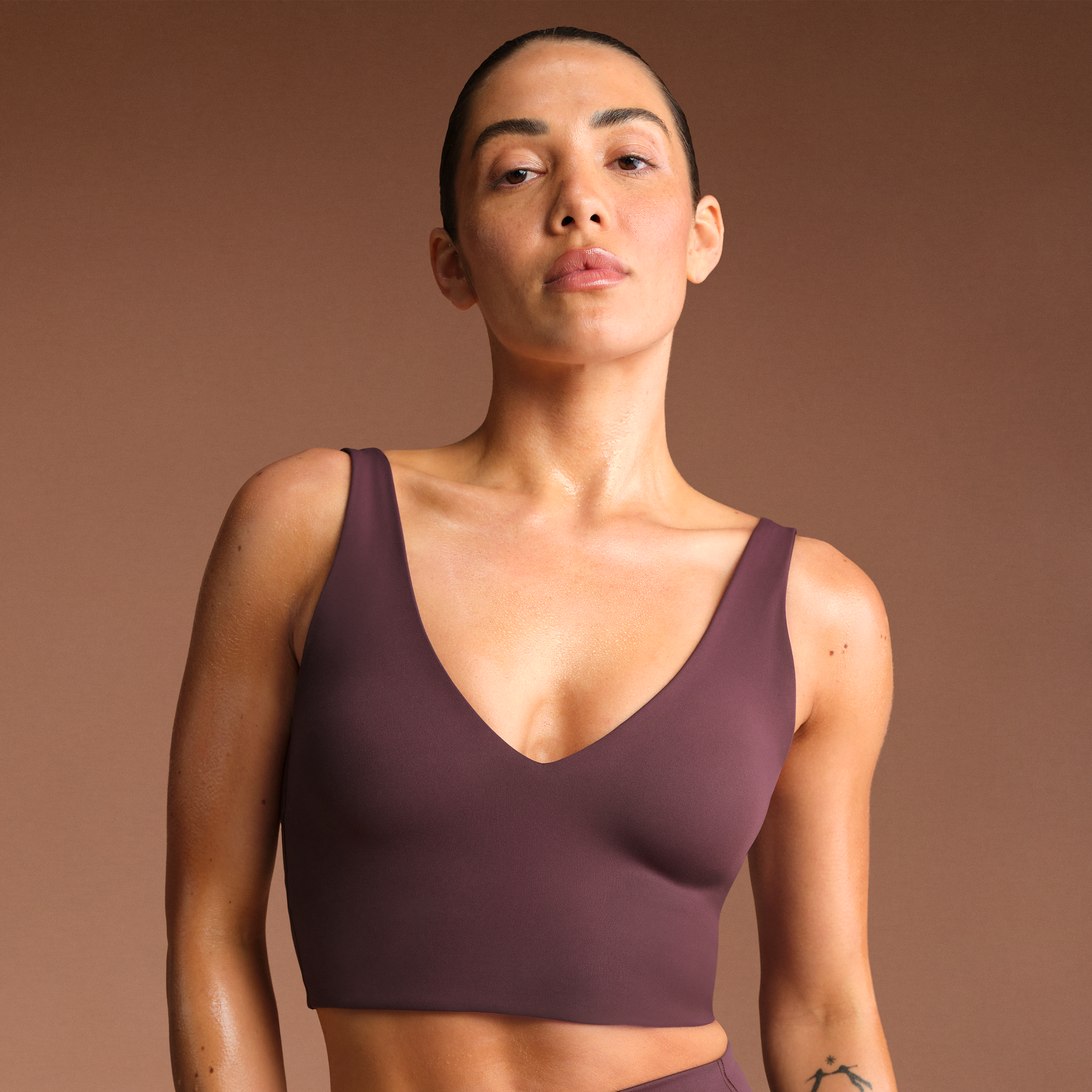 Nike Women'sskims Matte V-neck Long-line Bra In Purple