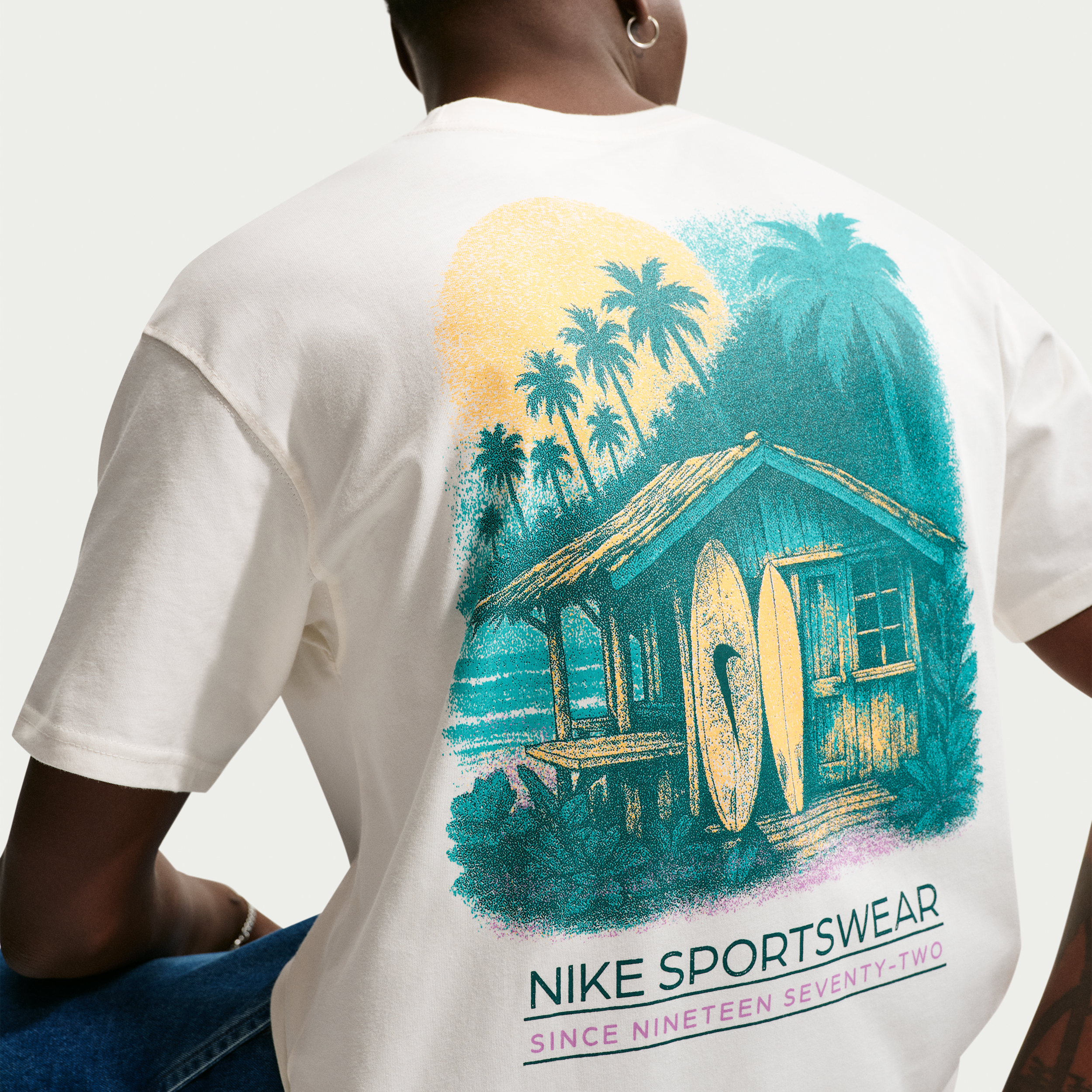 Nike Men's Sportswear Max90 Surf Graphic T-Shirt, Medium, Sail