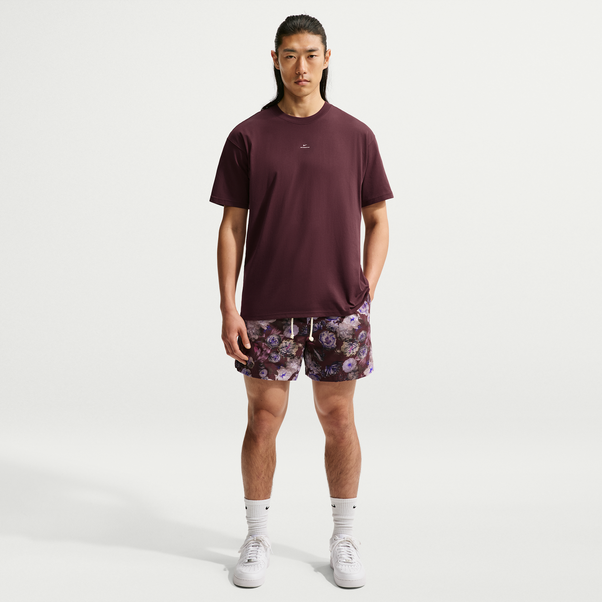 Nike Men's Dri-FIT Standard Issue Roses 5'' Mesh Basketball Practice Short, Medium, Burgundy Crush