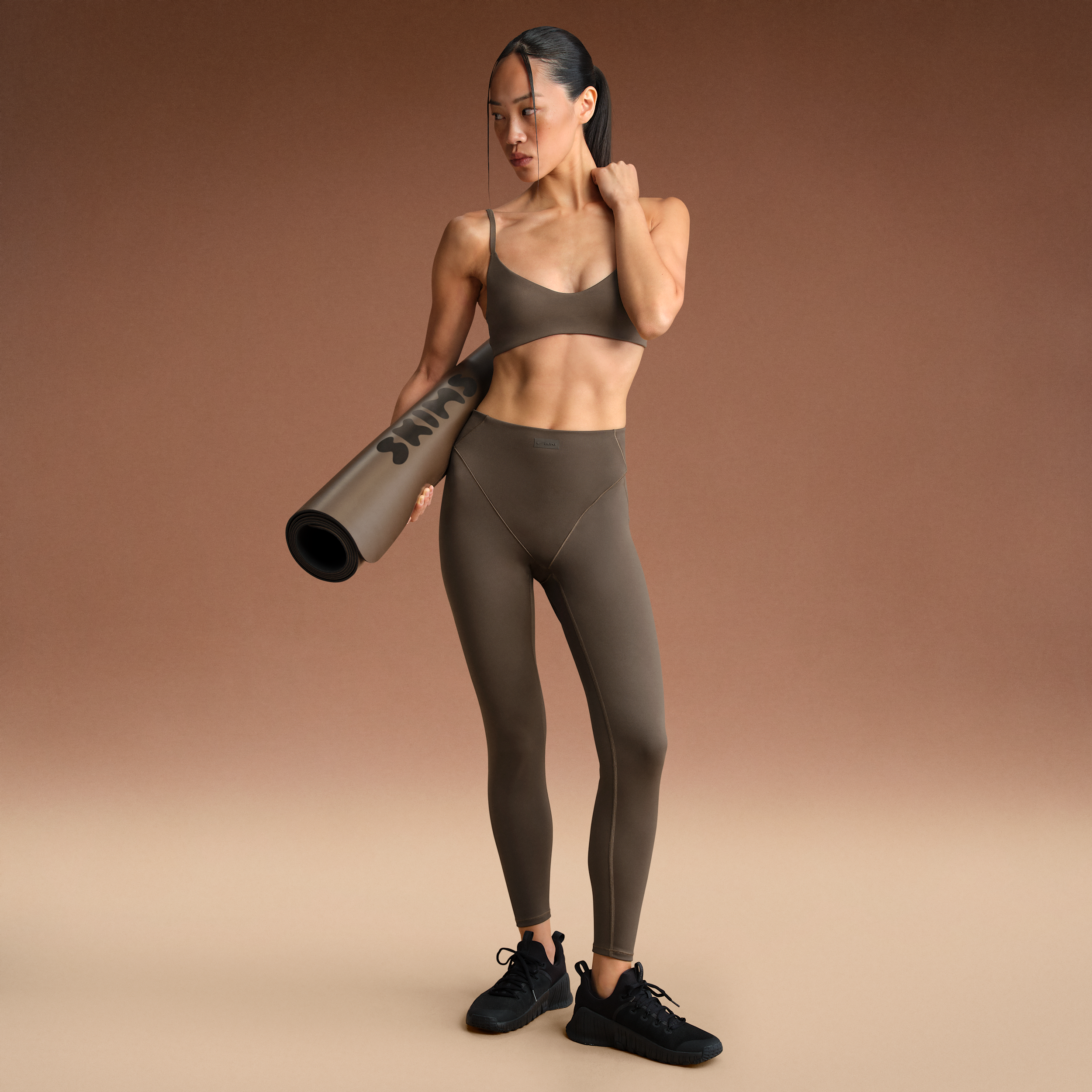 Nike Women'sskims Matte High-waisted V-line 26" Leggings In Brown