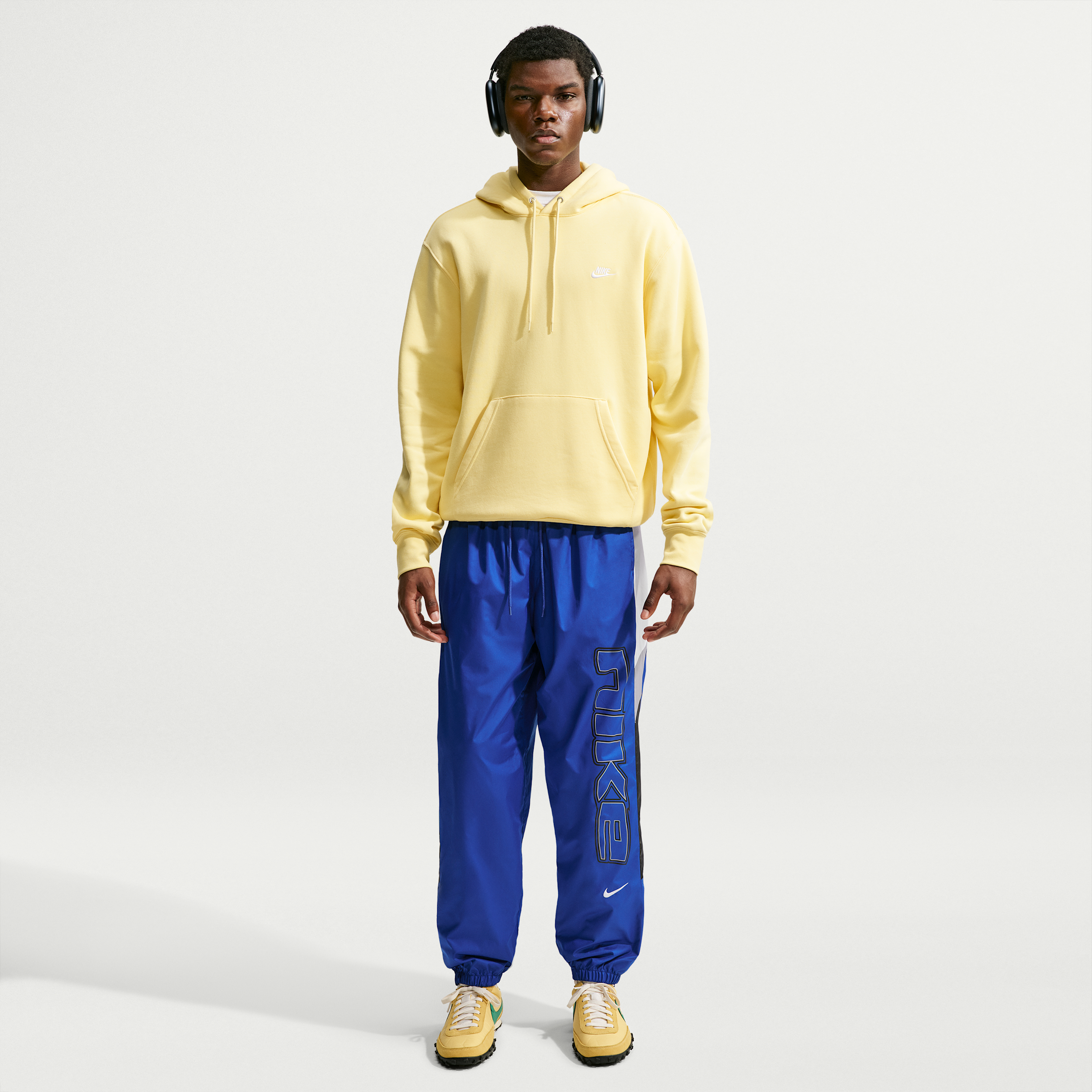Men's Nike Sportswear Windrunner Lined Pants in Blue | IV4853-417