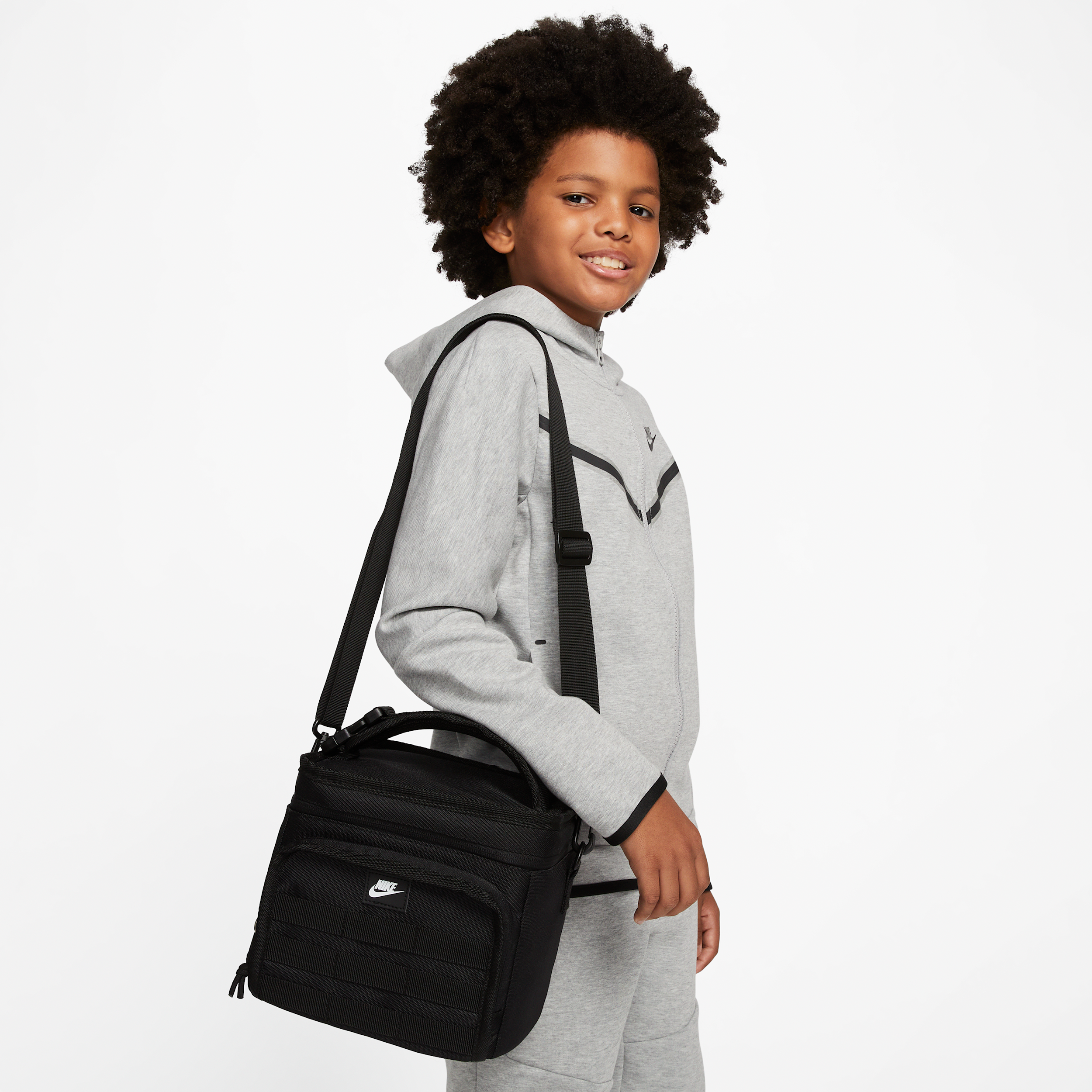 Nike Men's Futura Sportswear Lunch Tote Lunch Bag (6.75L) in Black | 9A2993-023
