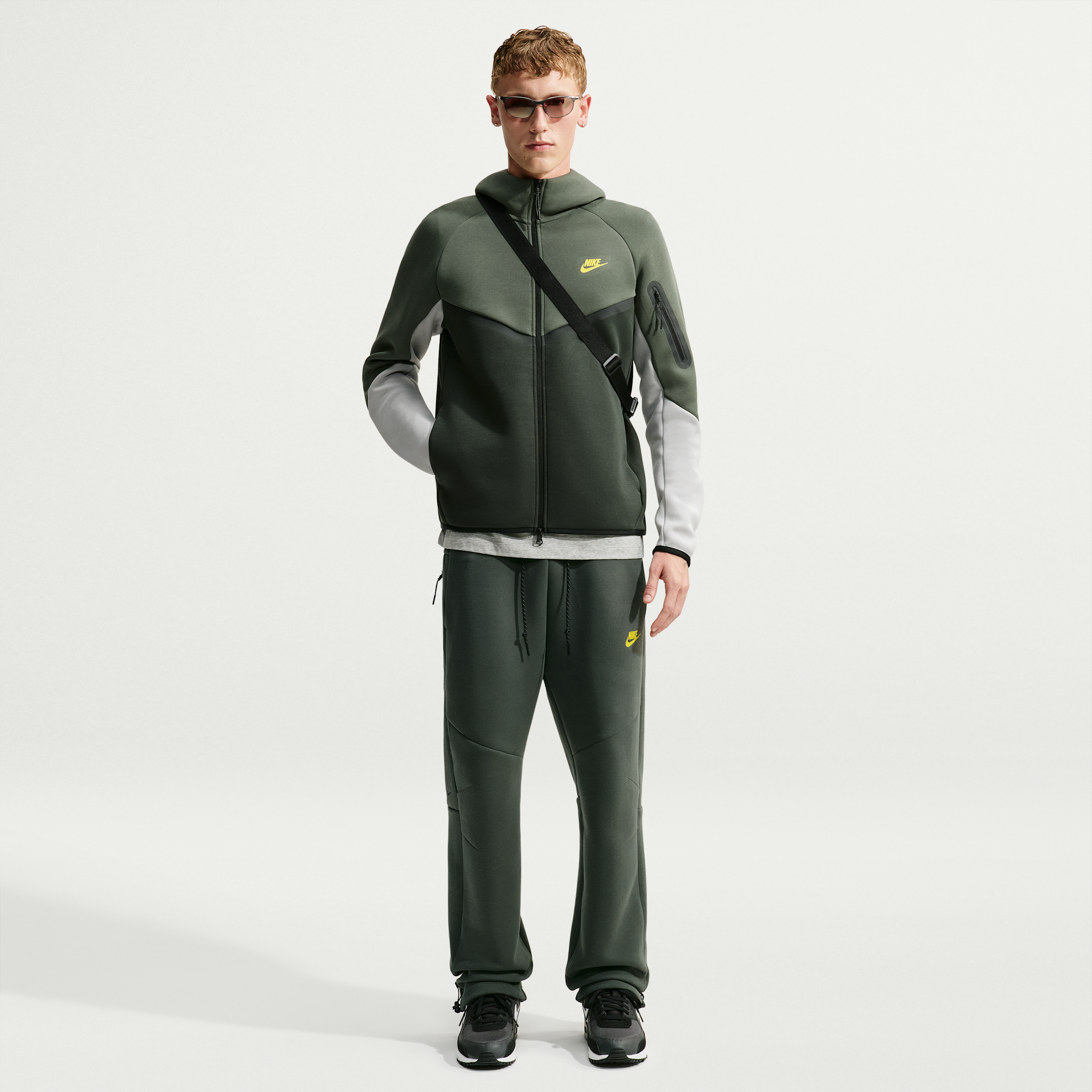 Nike Men's Tech Open-Hem Fleece Pants in Green | IM0697-304