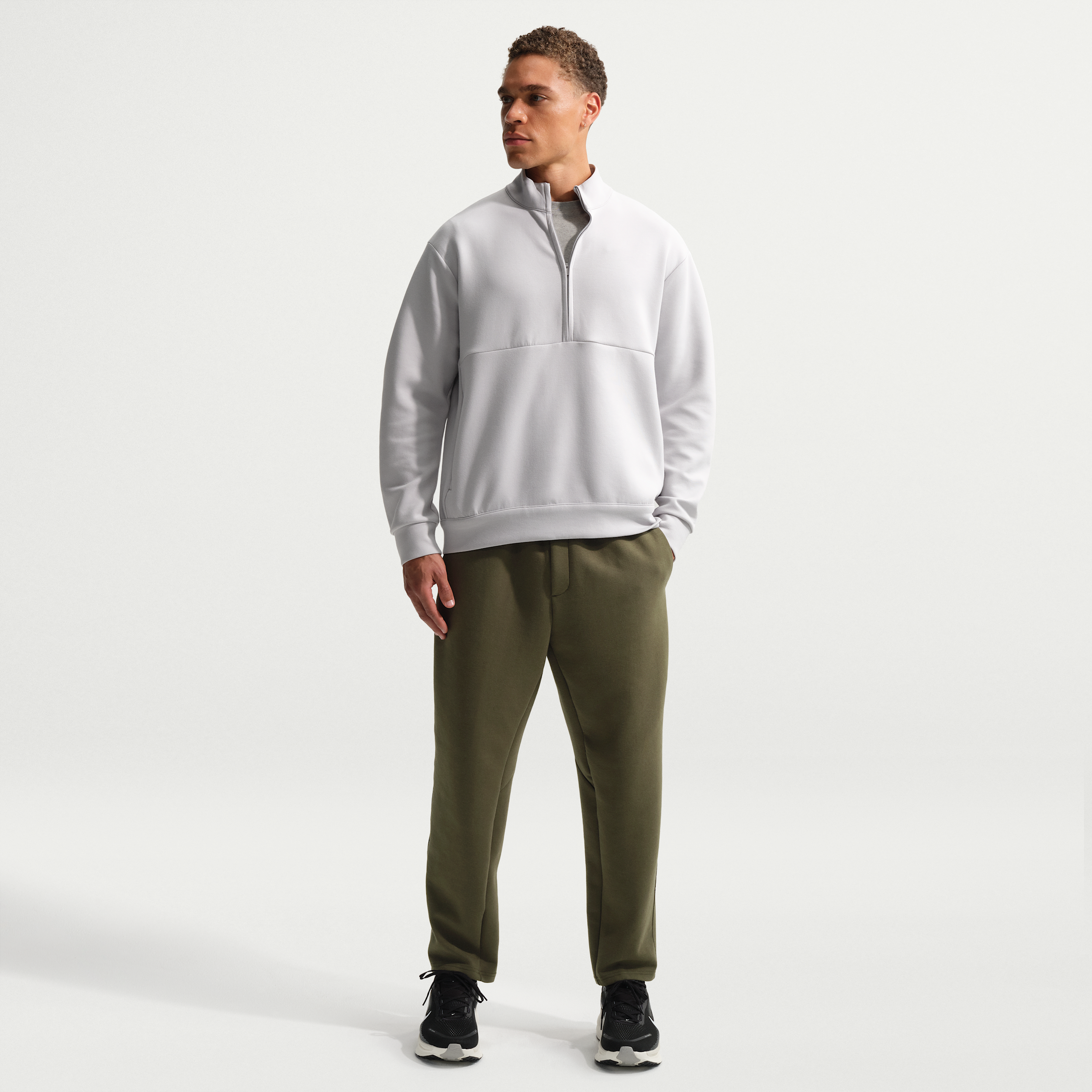 Nike Men's 24.7 ImpossiblySoft Dri-FIT Pants in Green | HQ6970-325