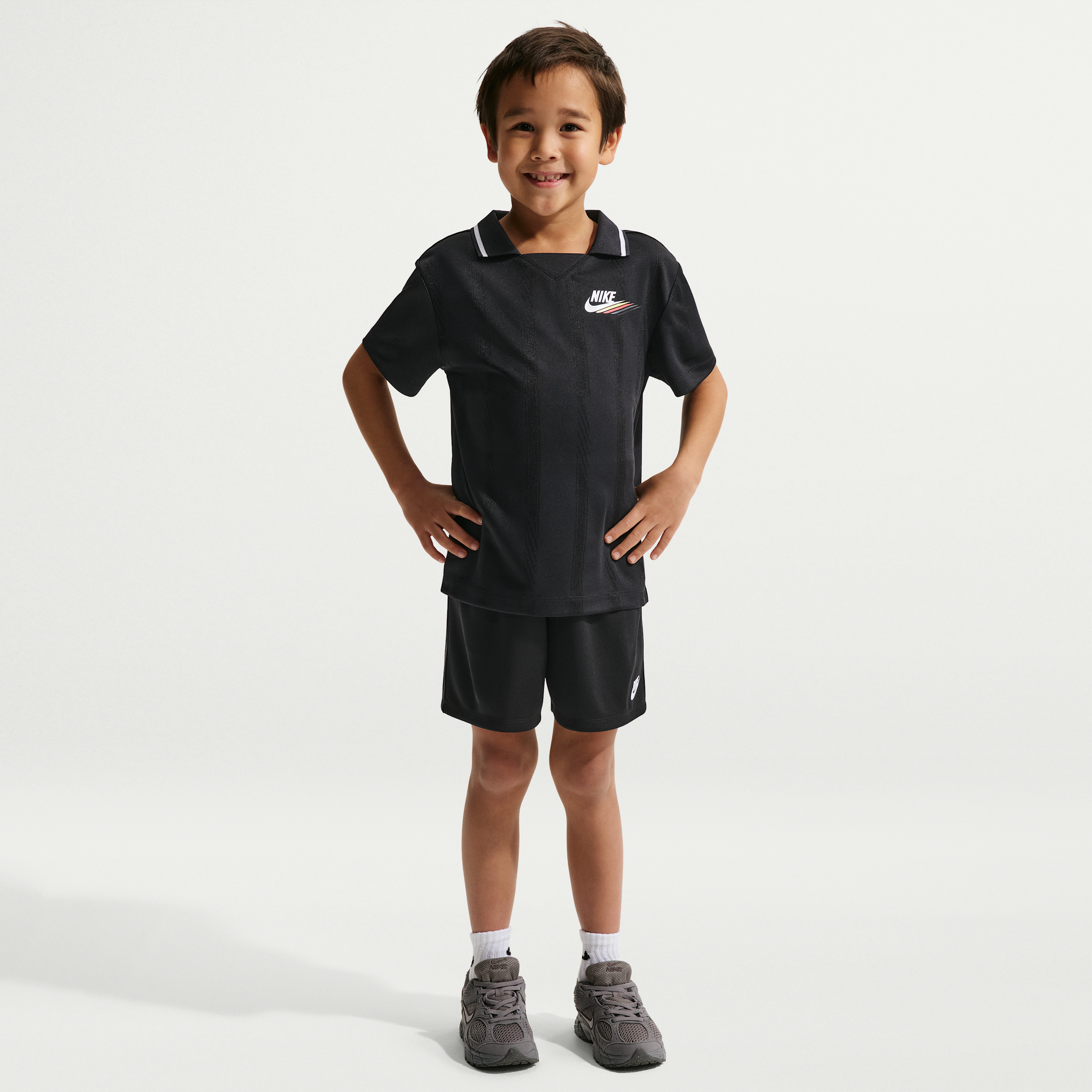 Nike Sportswear Little Kids' Victory Lap 2-Piece Mesh Shorts Set in Black | 86N720-023
