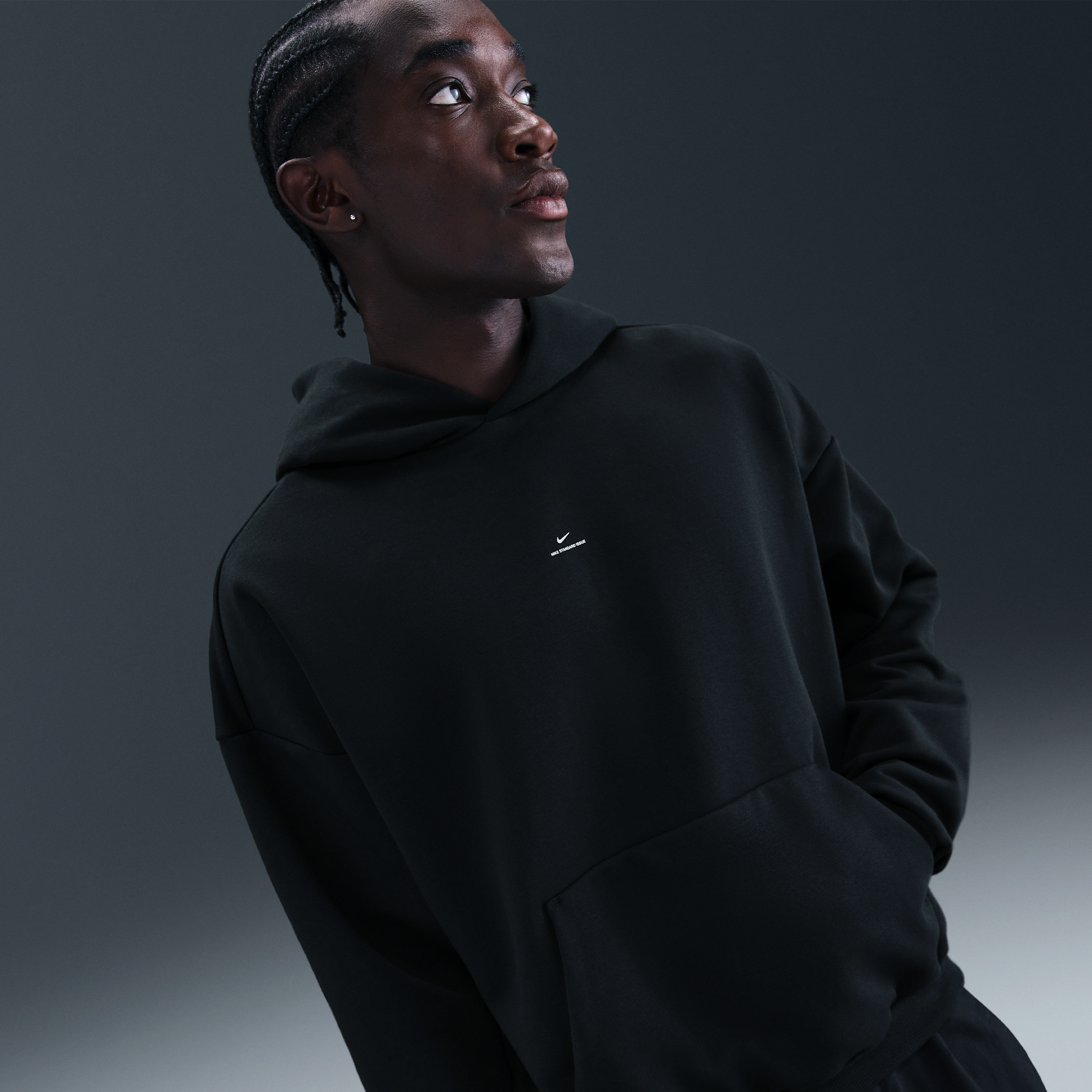 Nike Men's Standard Issue Therma-fit Brushed Basketball Pullover Hoodie In Black