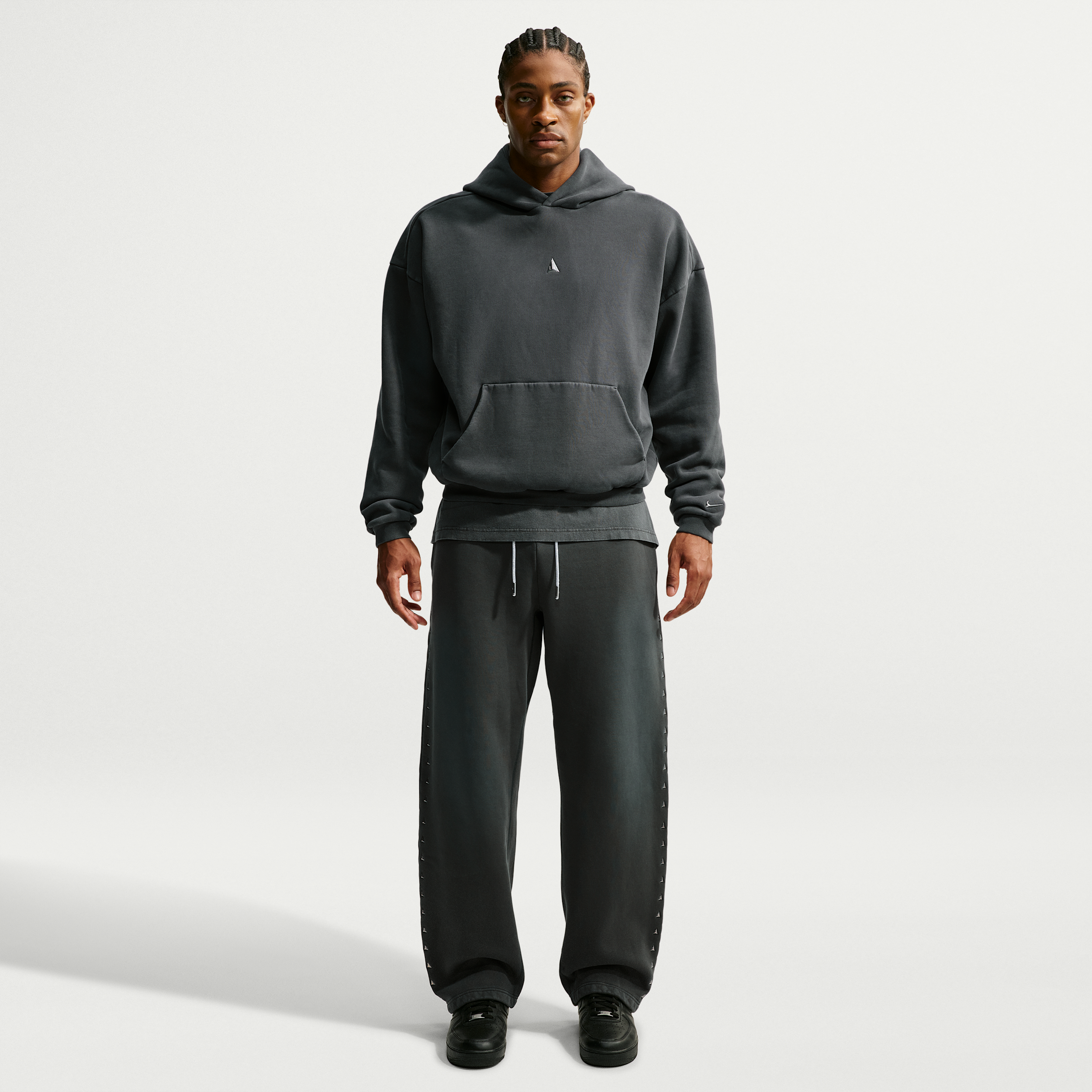 Nike Men's Ja Standard Issue Therma-FIT Fleece Open Hem Basketball Pants in Green | IM5764-317